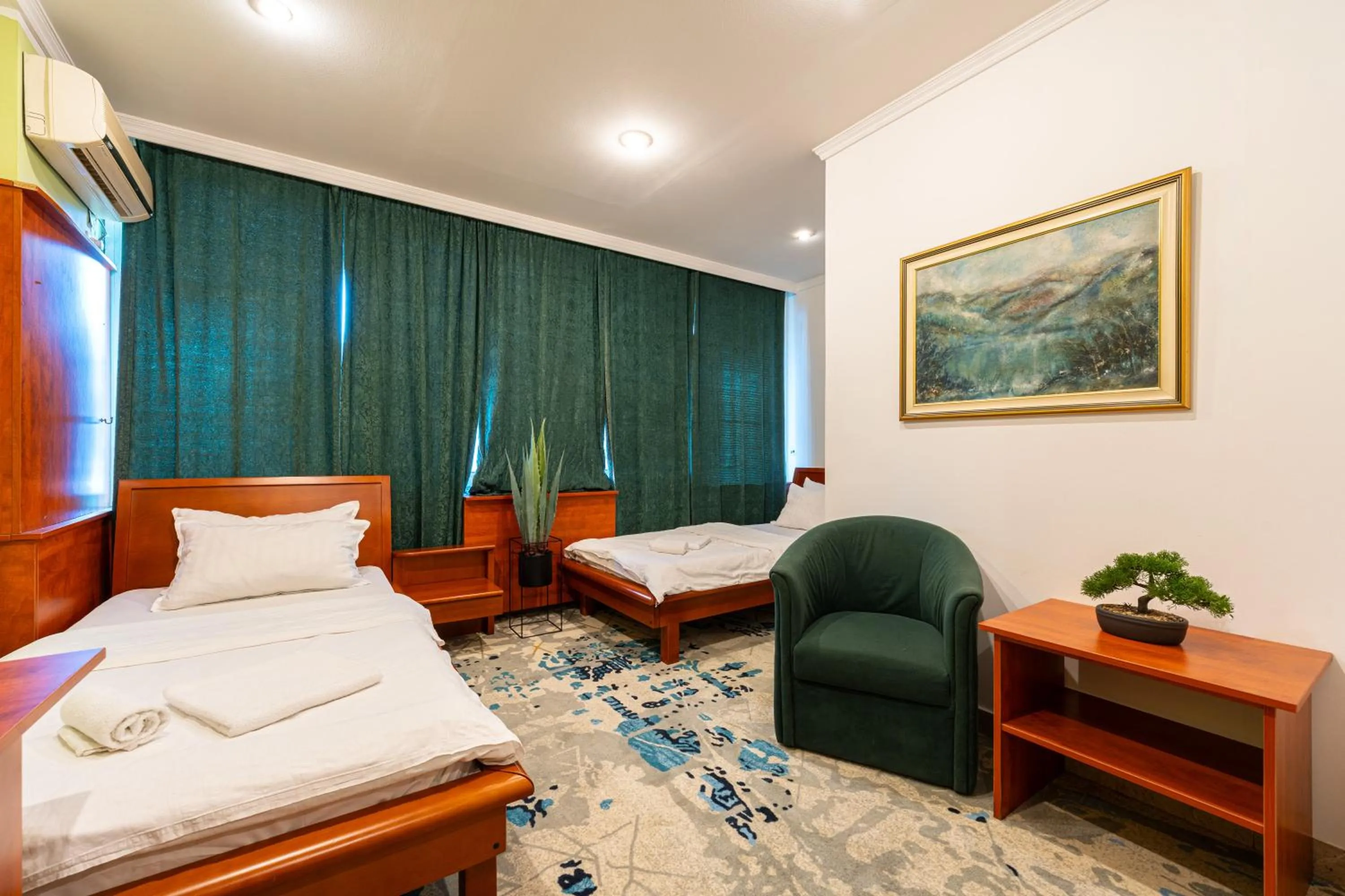 Bed in Hotel Bojatours