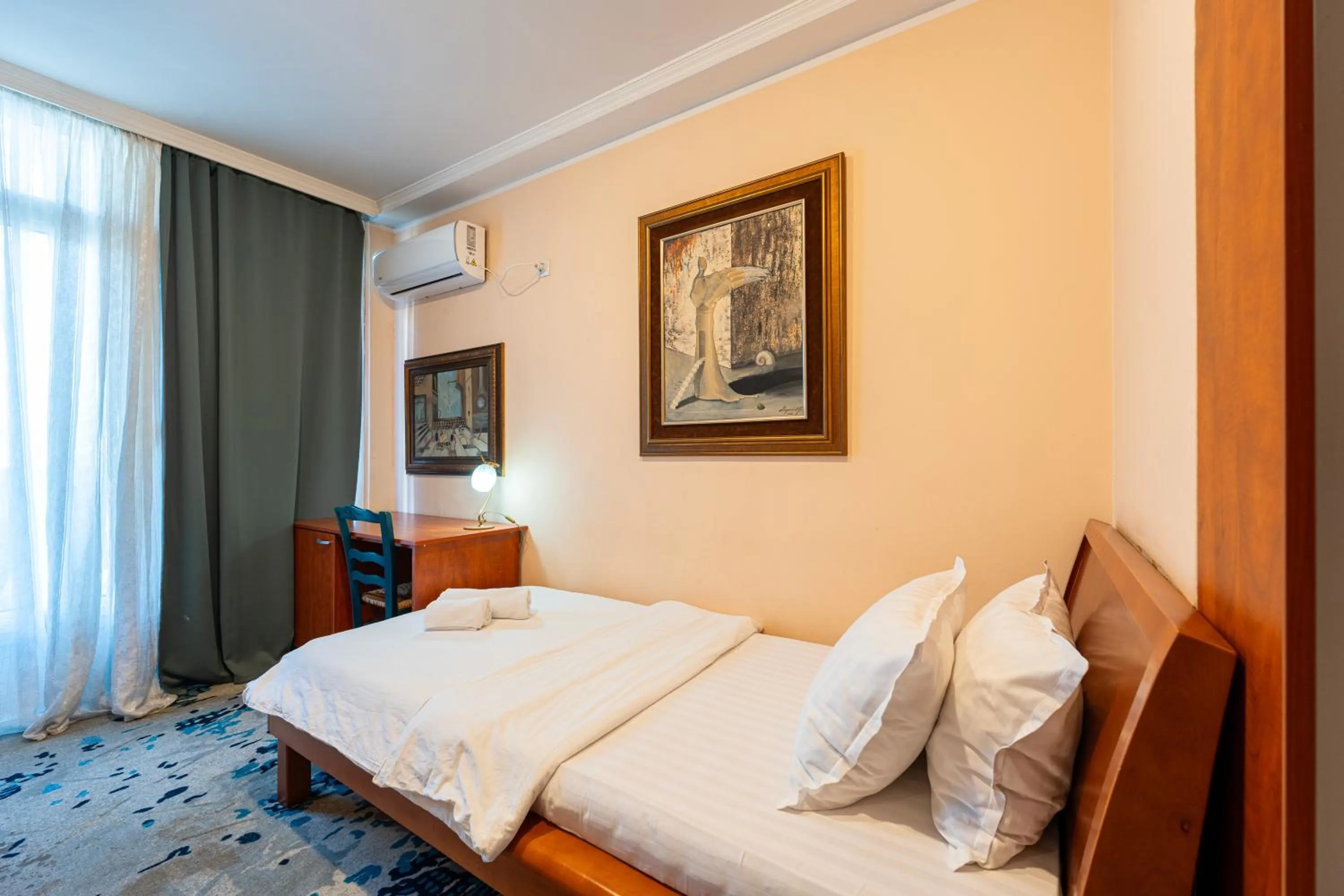 Bed in Hotel Bojatours