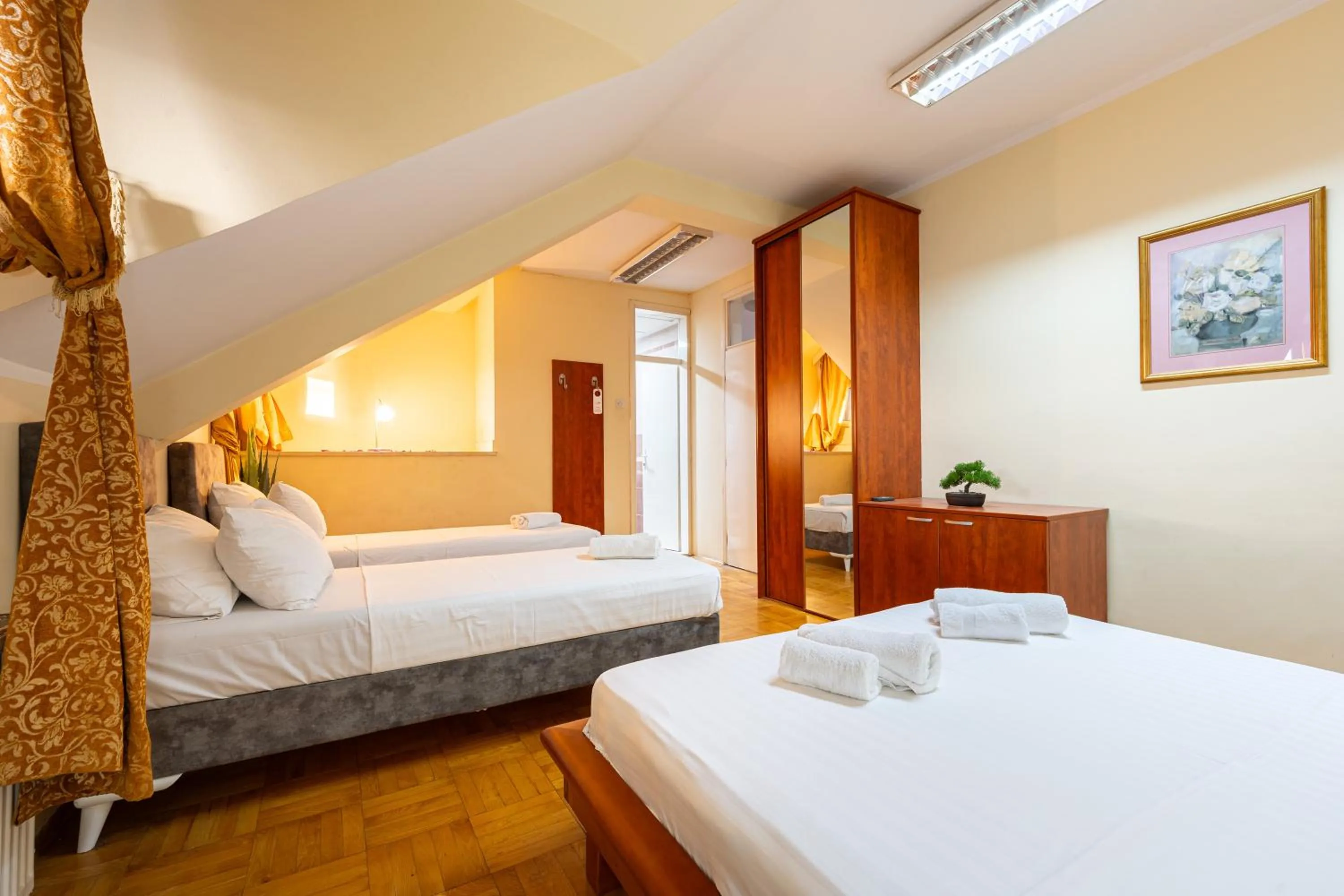 Bed in Hotel Bojatours