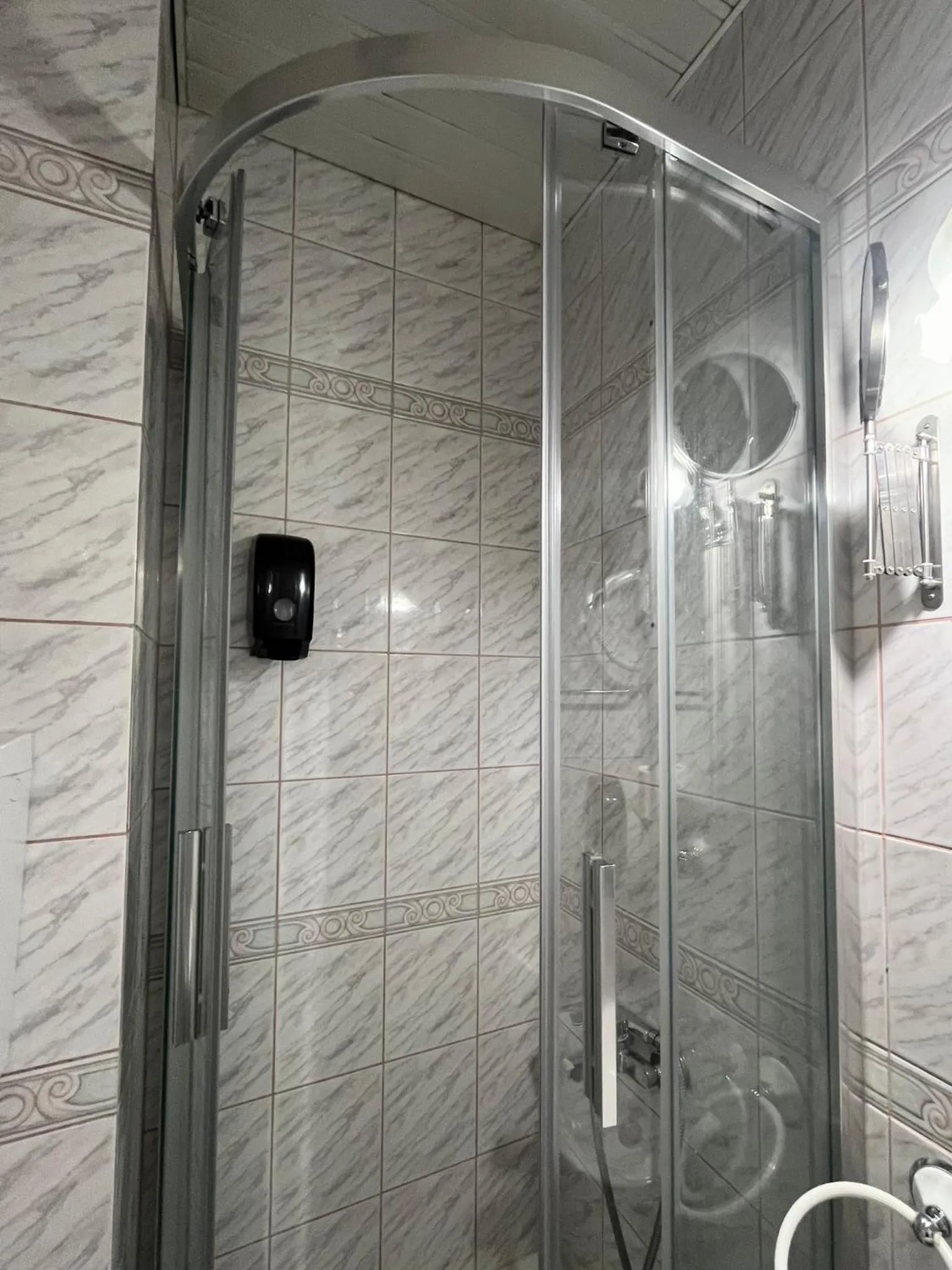 Shower in Hotel Bojatours