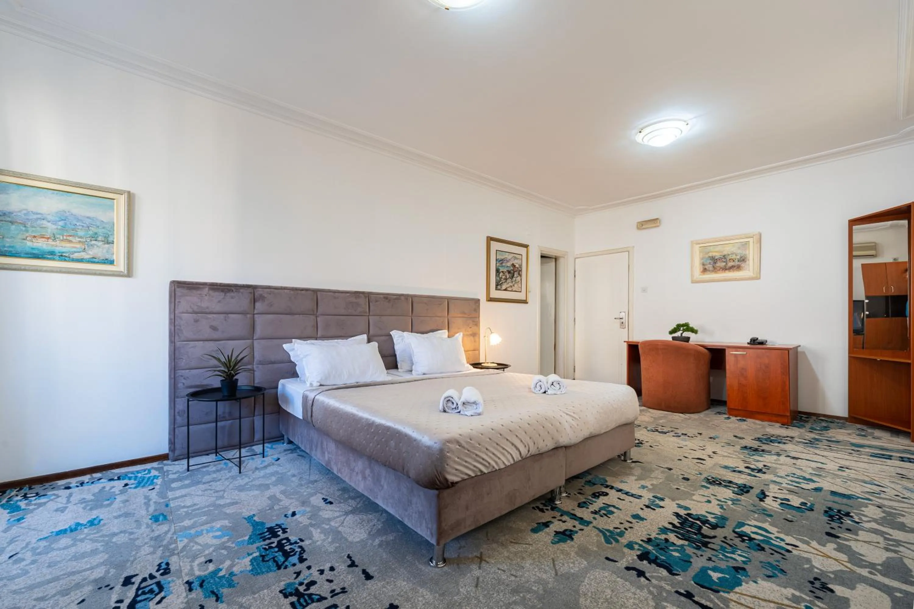 Bedroom, Bed in Hotel Bojatours