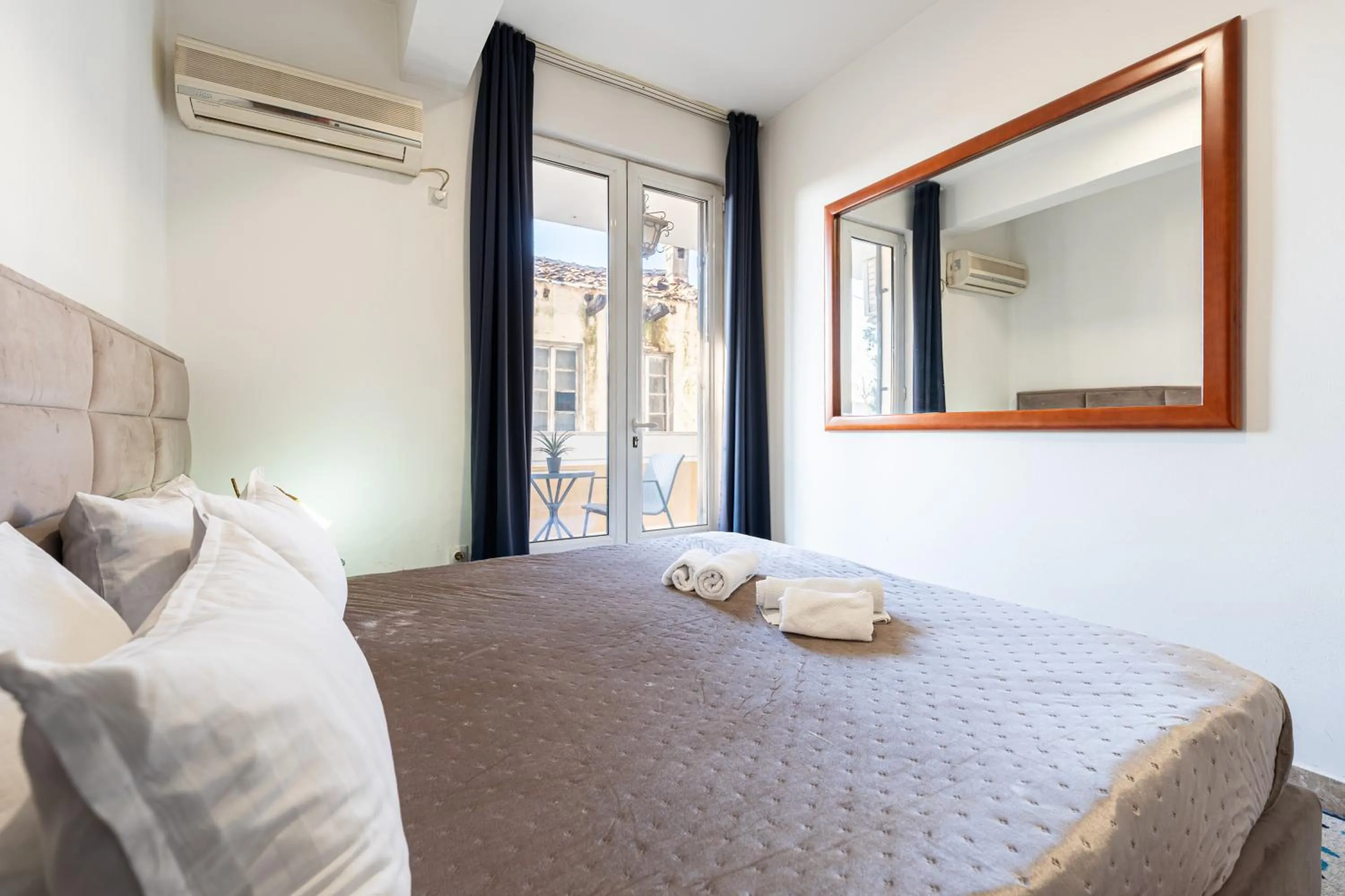 Bed in Hotel Bojatours