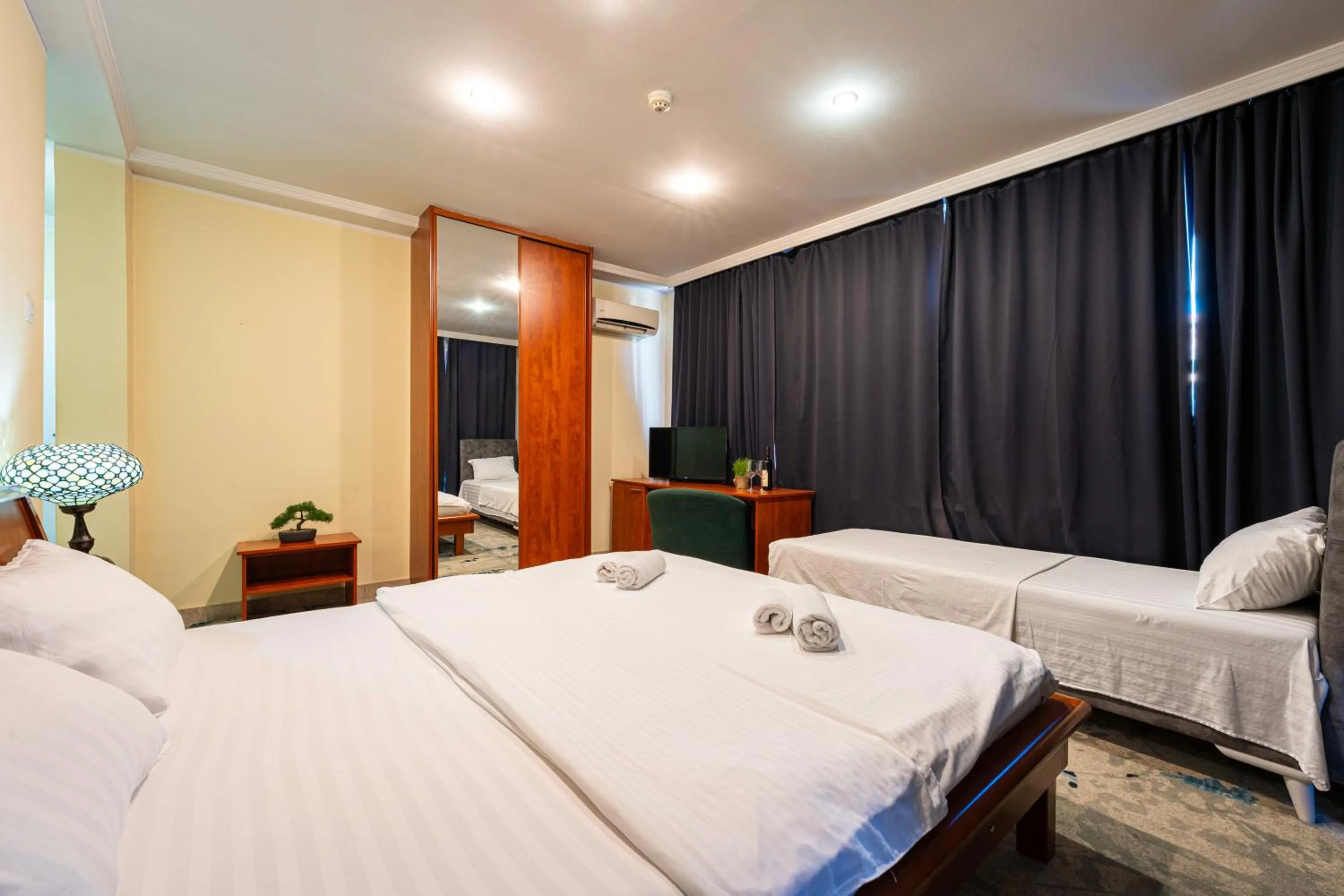 Bed in Hotel Bojatours