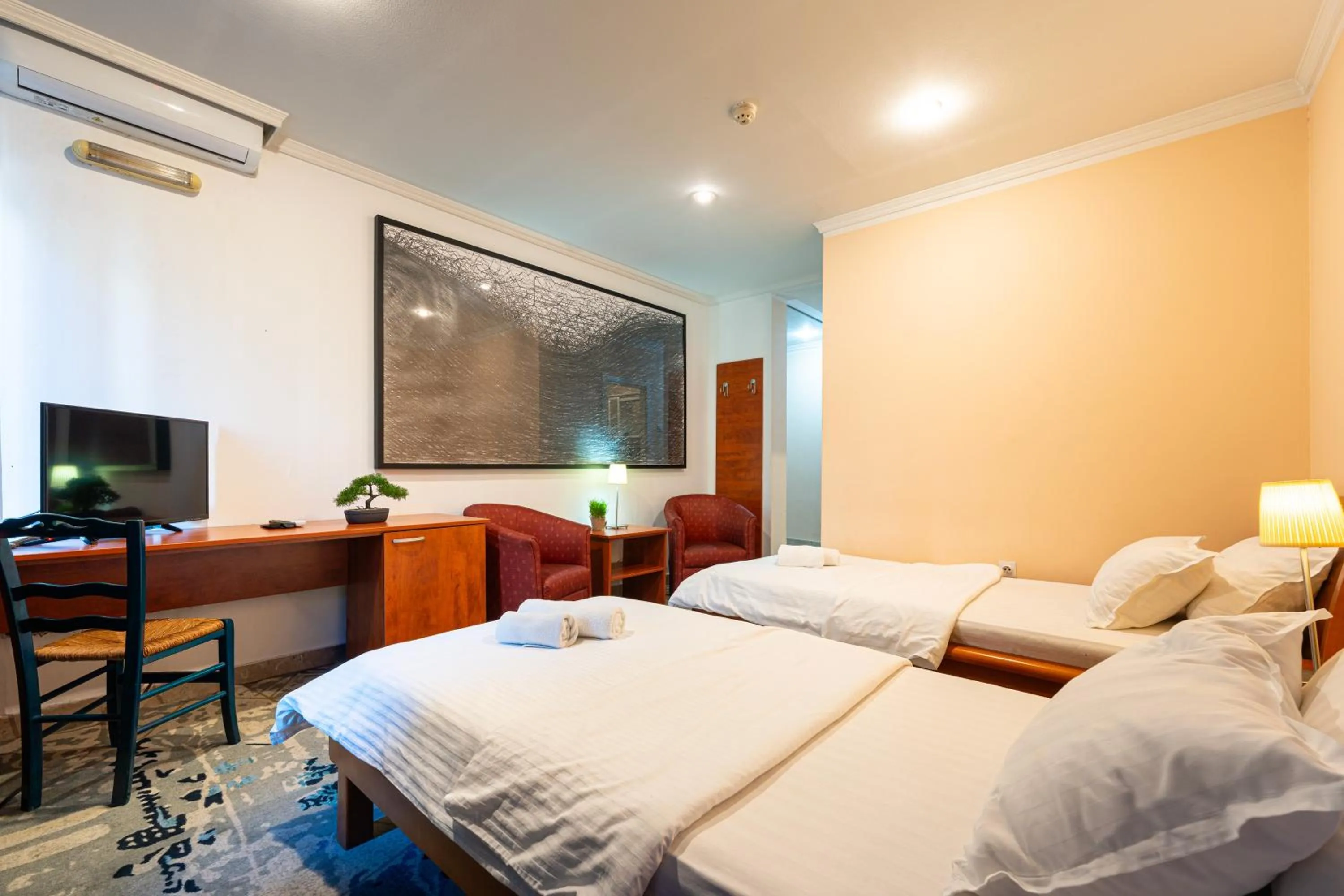 Bed in Hotel Bojatours