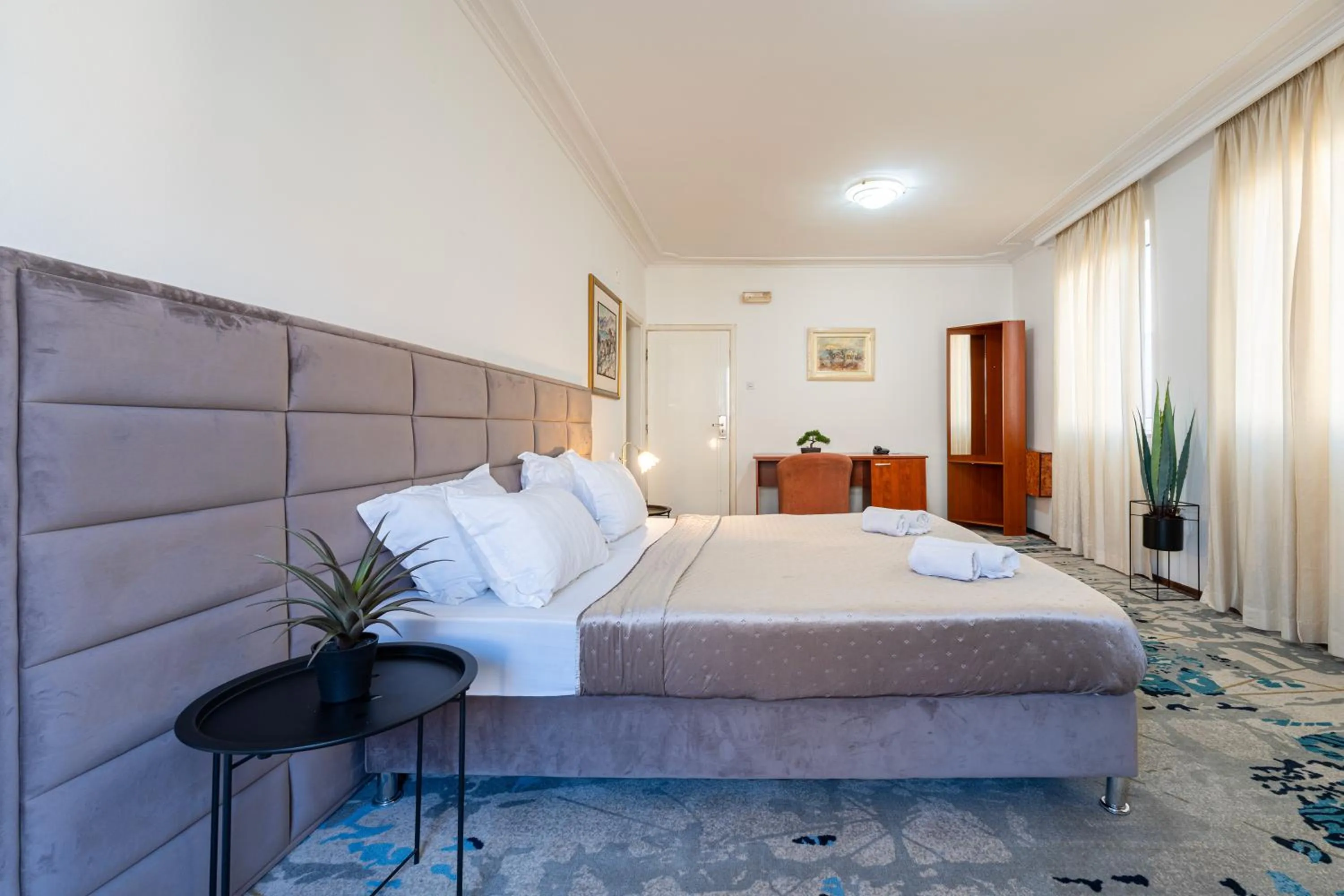 Bedroom, Bed in Hotel Bojatours