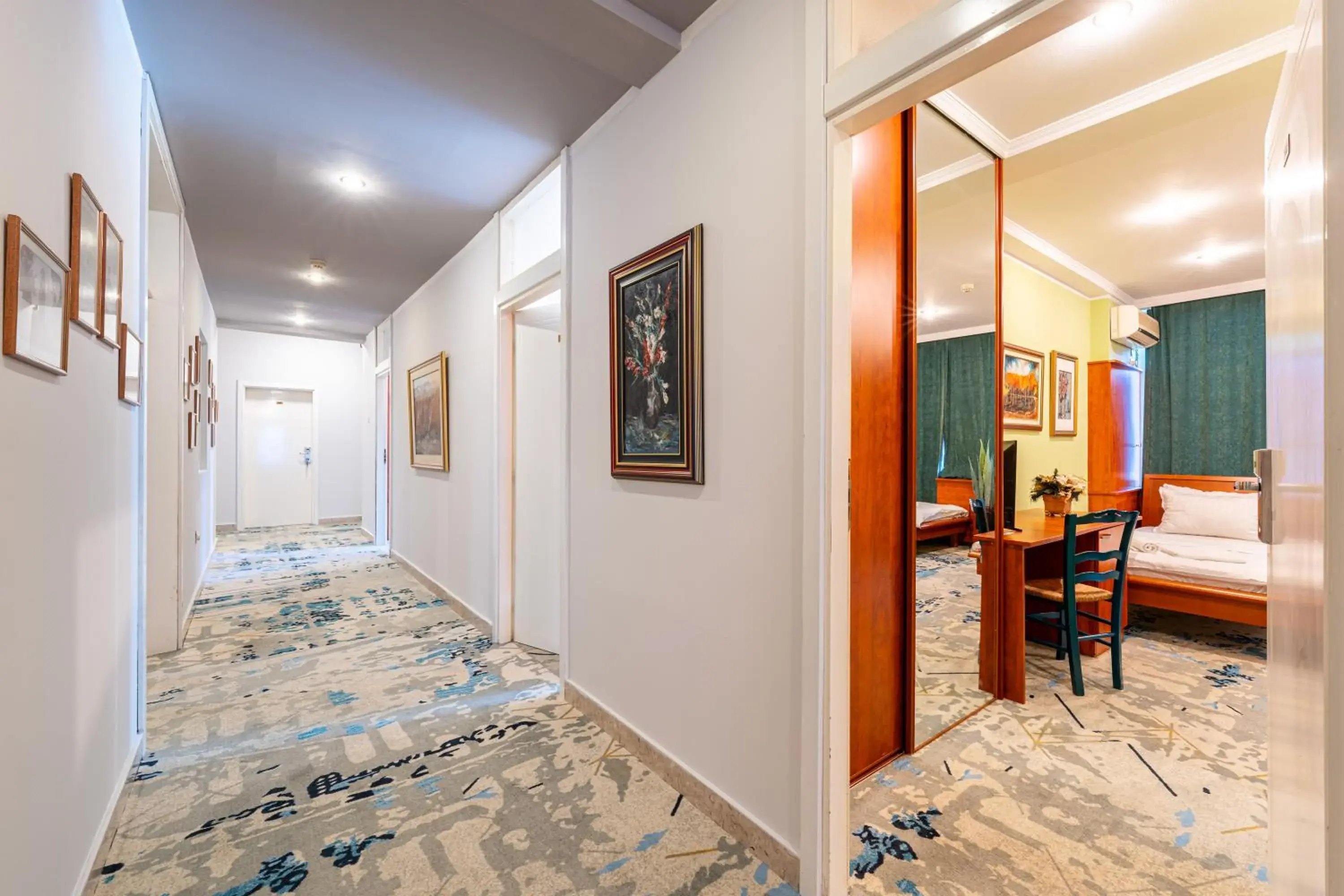 Property building, Bed in Hotel Bojatours Property building, Bed in Hotel Bojatours