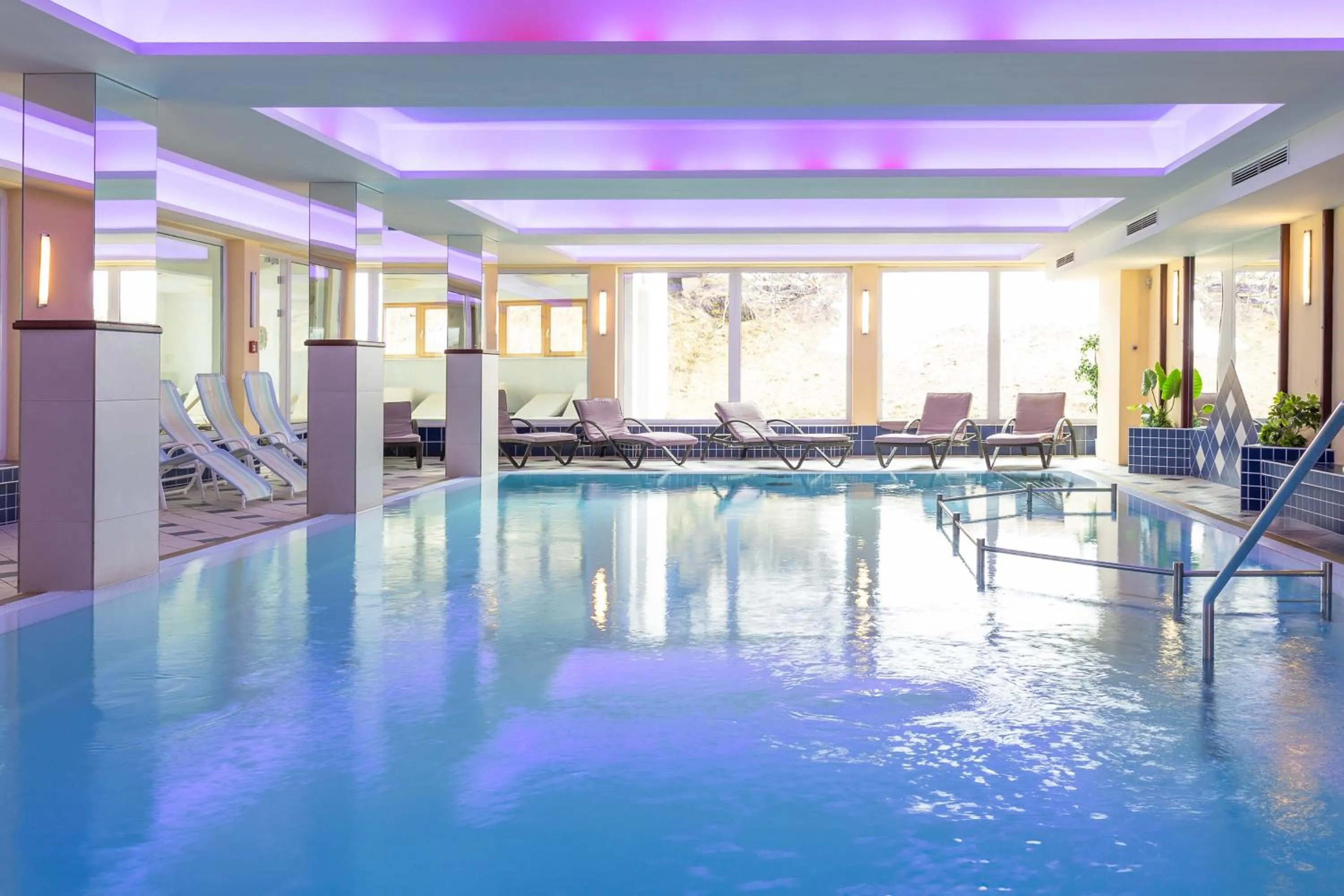 Swimming pool in Schlosshotel Seewirt