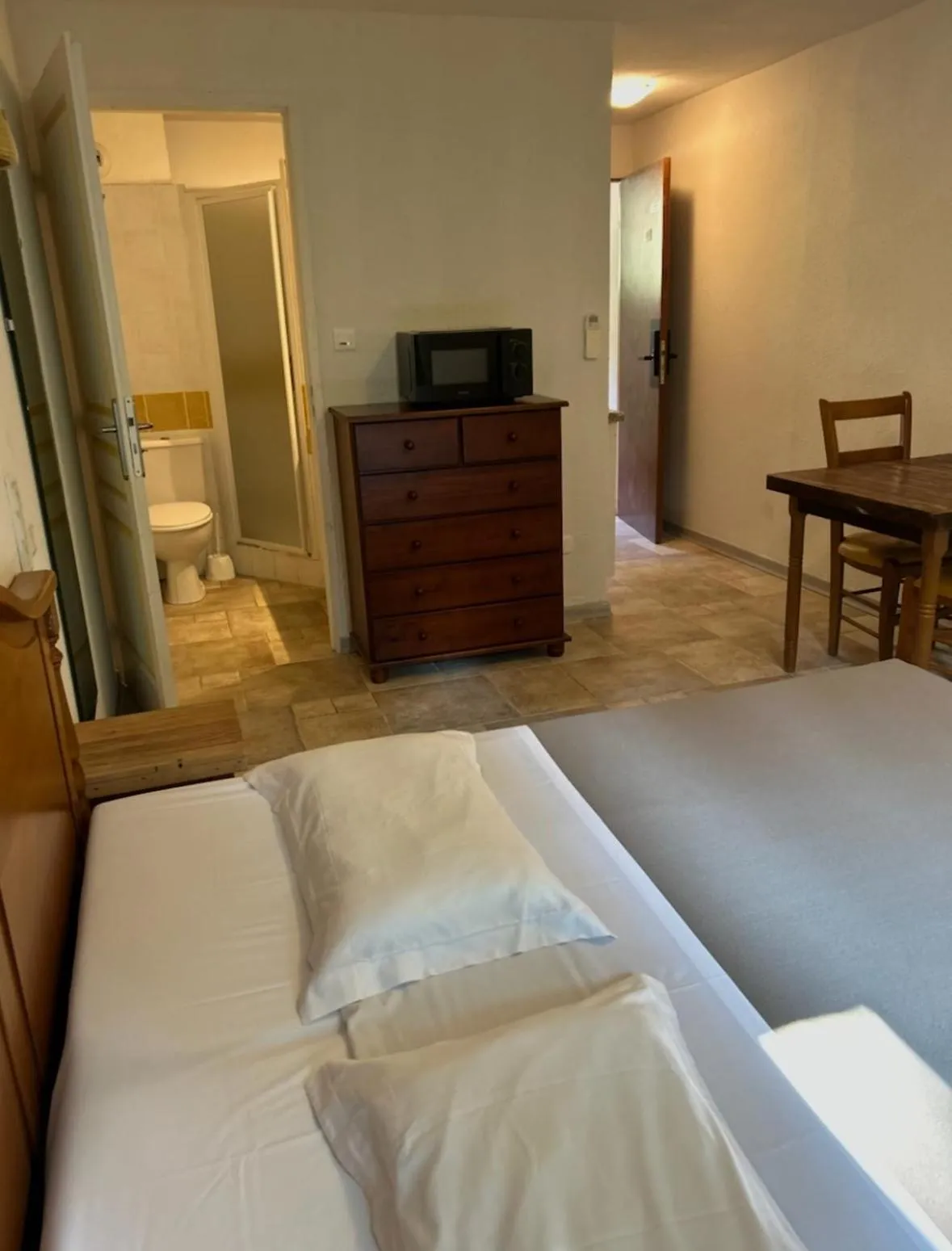 Bed in Apart'Hôtel Les 4 Sources