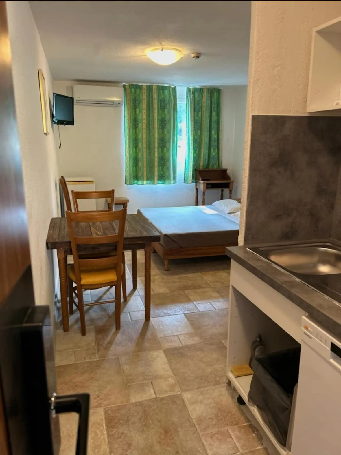 Bed in Apart'Hôtel Les 4 Sources