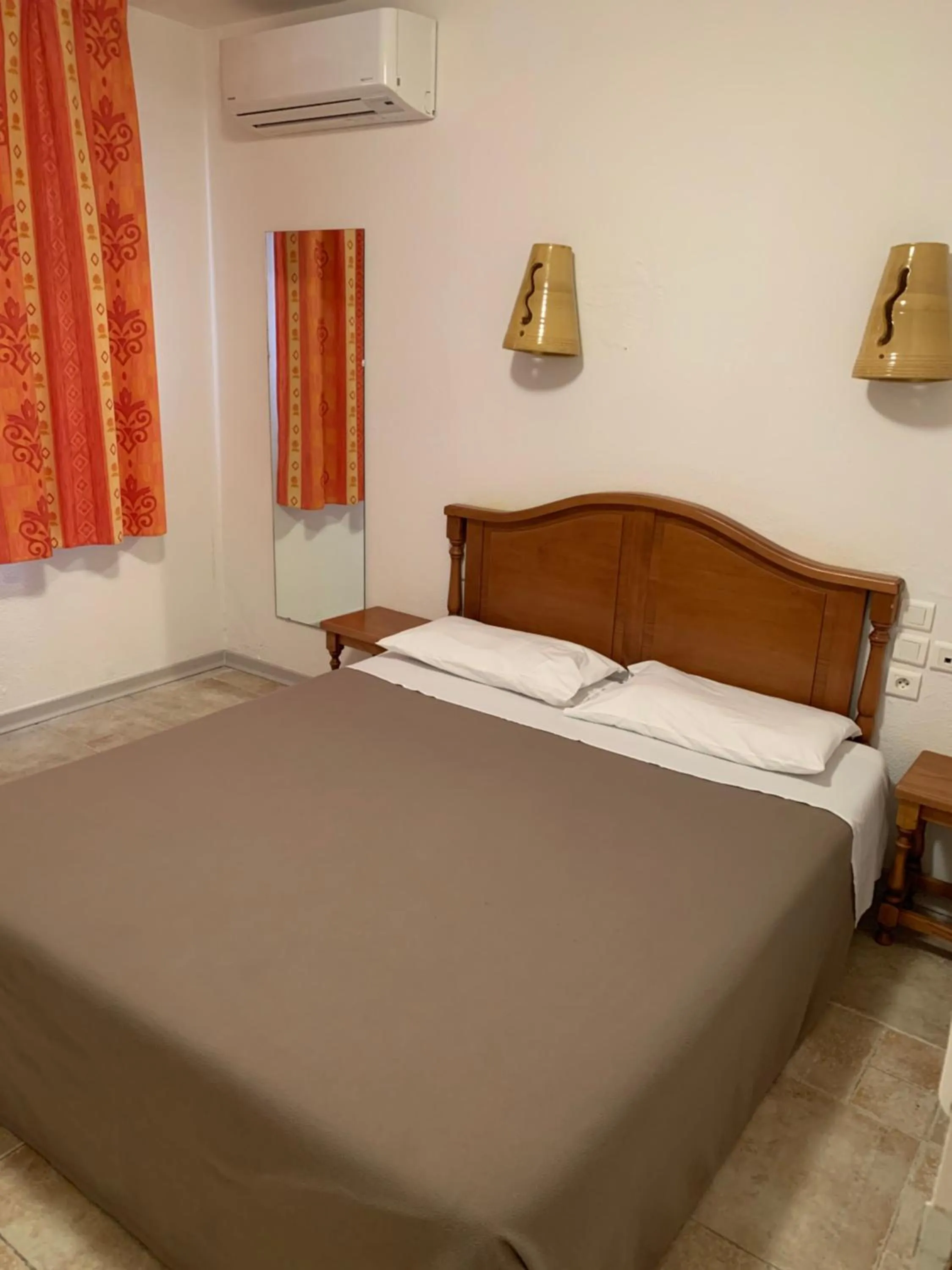 Bed in Apart'Hôtel Les 4 Sources