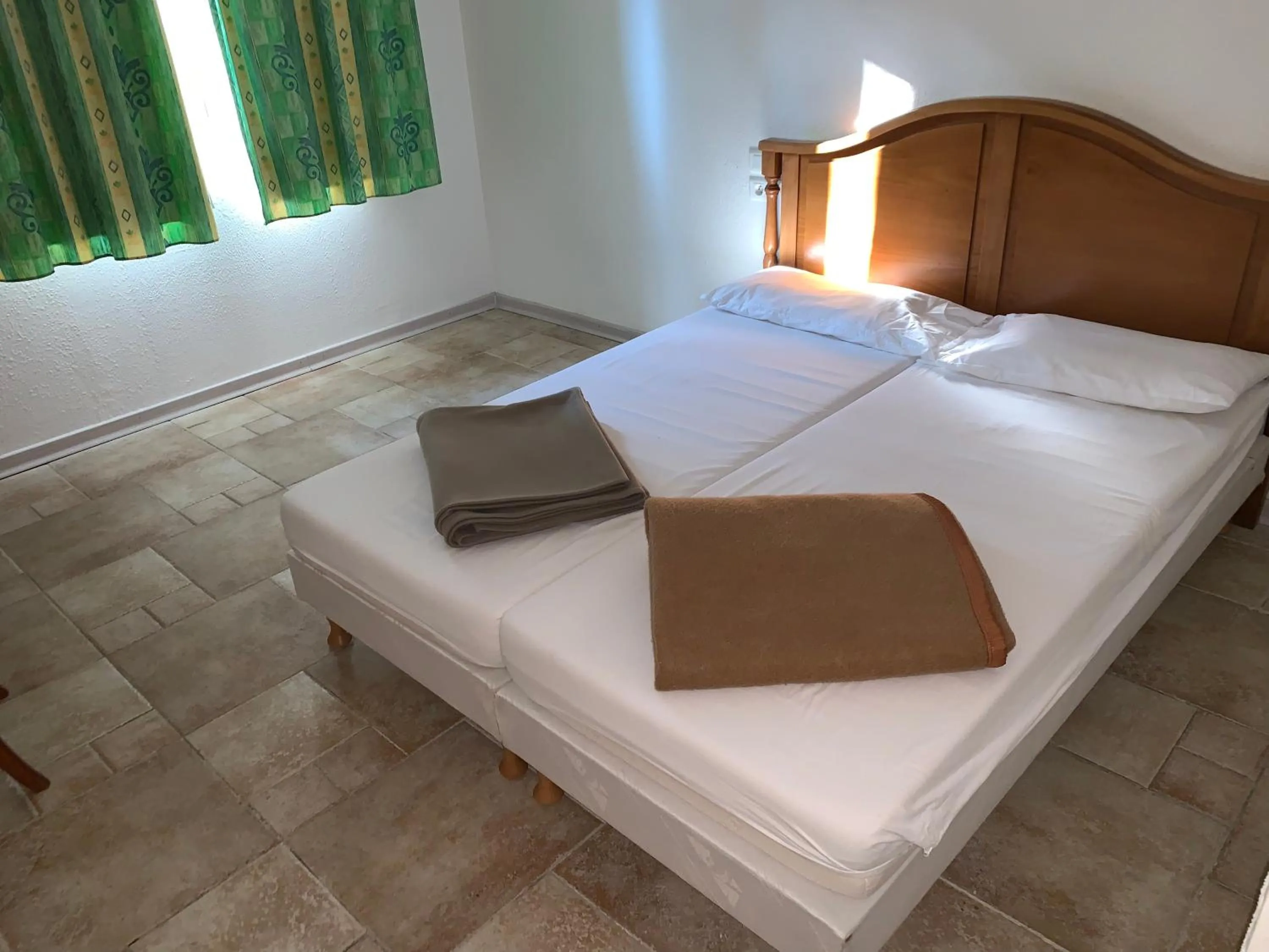 Bed in Apart'Hôtel Les 4 Sources