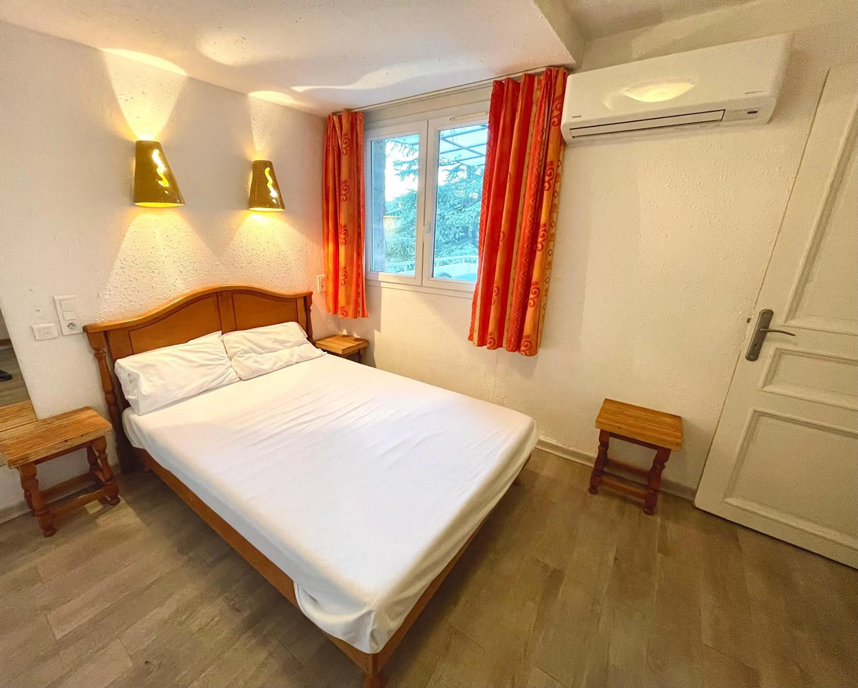 Bed in Apart'Hôtel Les 4 Sources