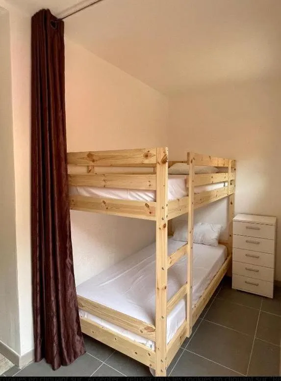 Bed in Apart'Hôtel Les 4 Sources