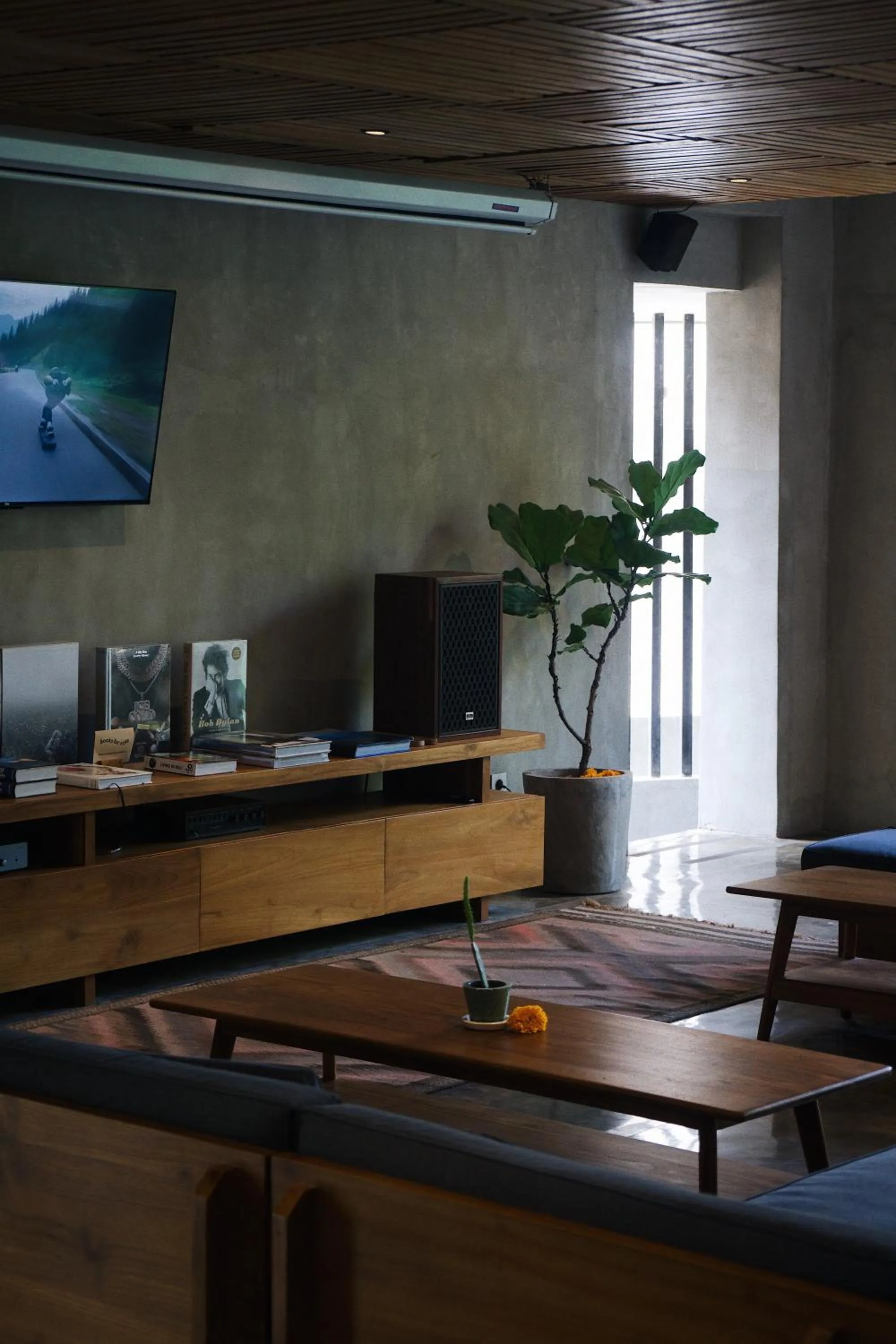 Communal lounge/ TV room in Surf Motel