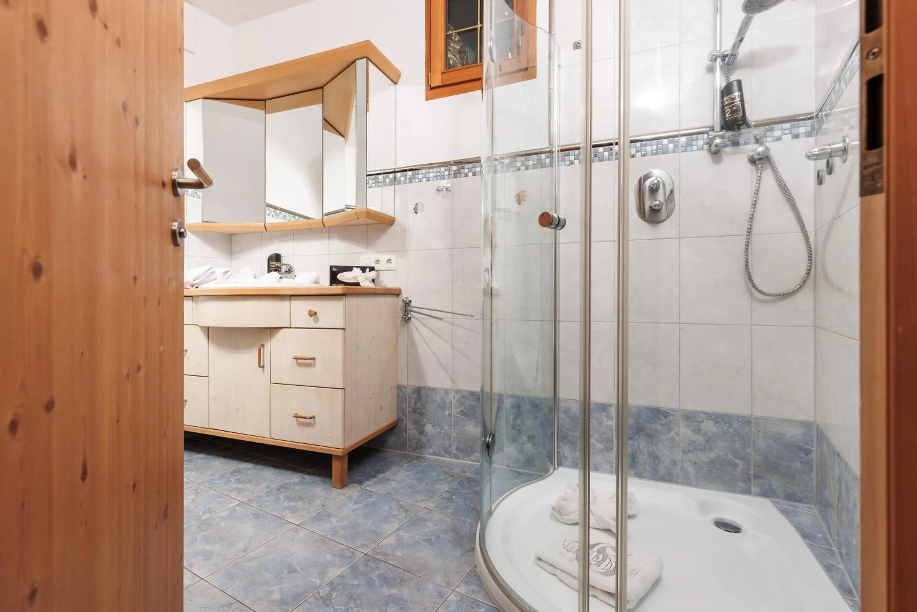 Shower in Hotel Landgasthof Gappen