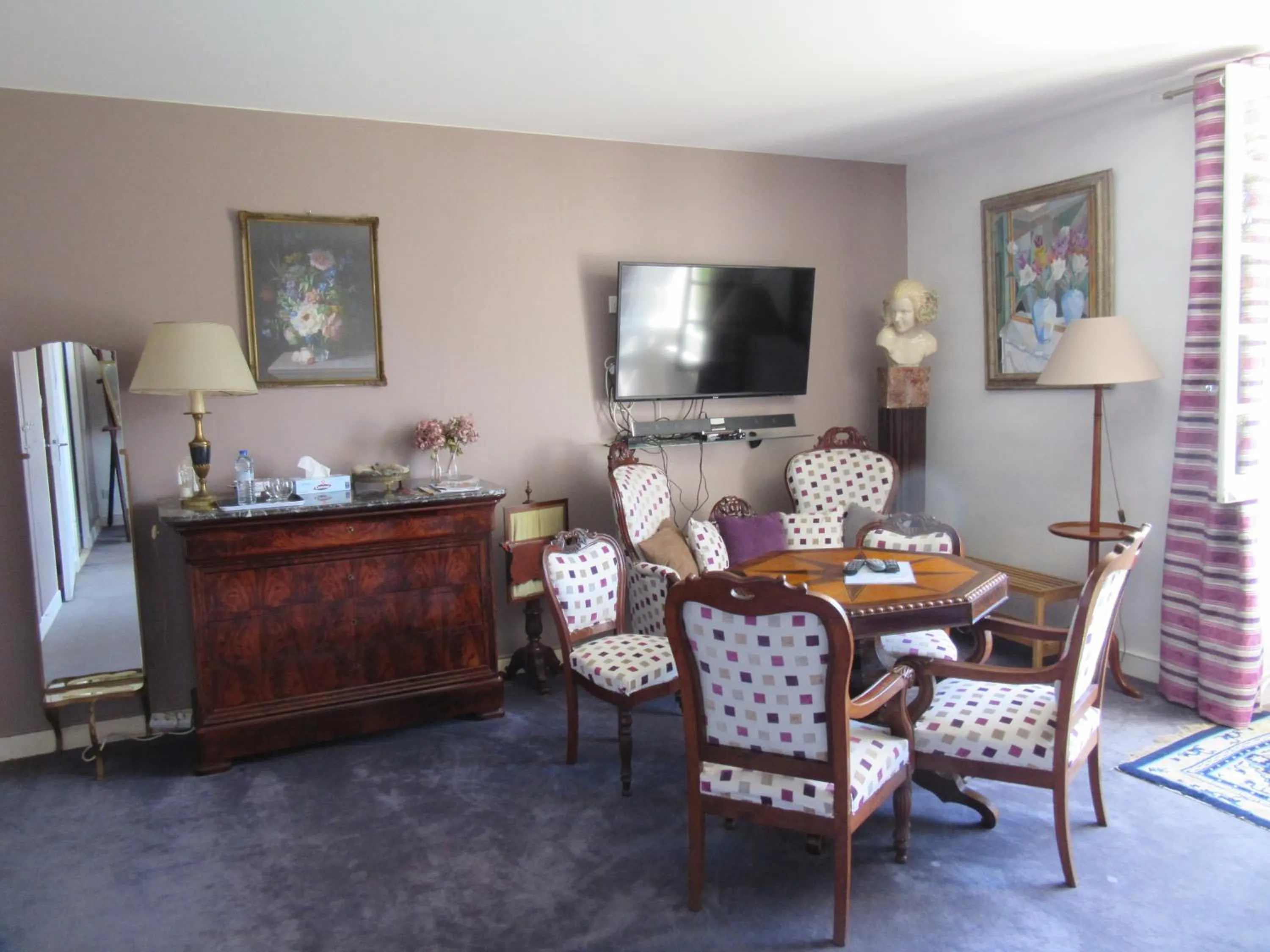 TV and multimedia in Les galets de Cayola