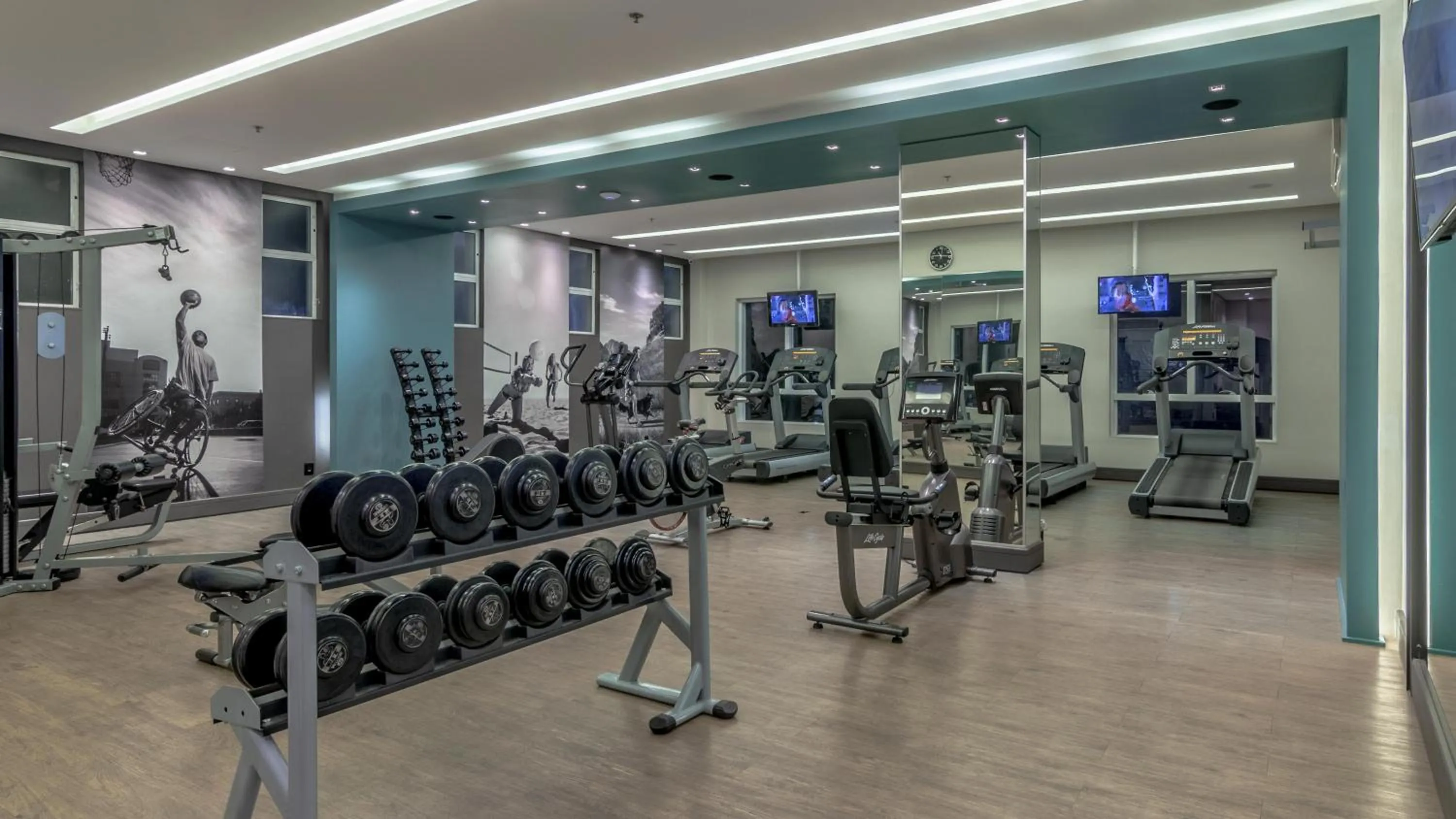 Fitness centre/facilities in Hotel Deville Prime Porto Alegre