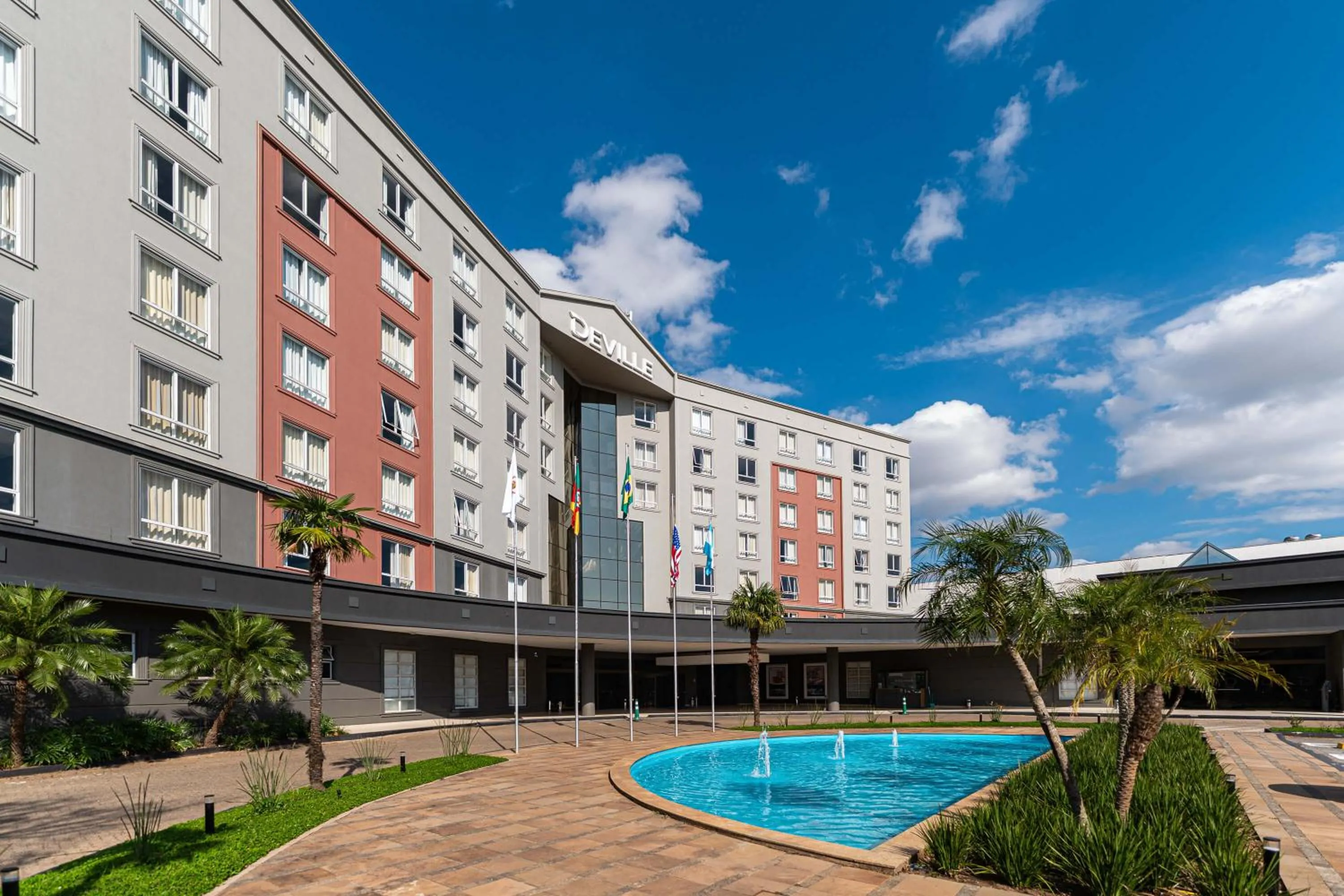 Facade/entrance in Hotel Deville Prime Porto Alegre