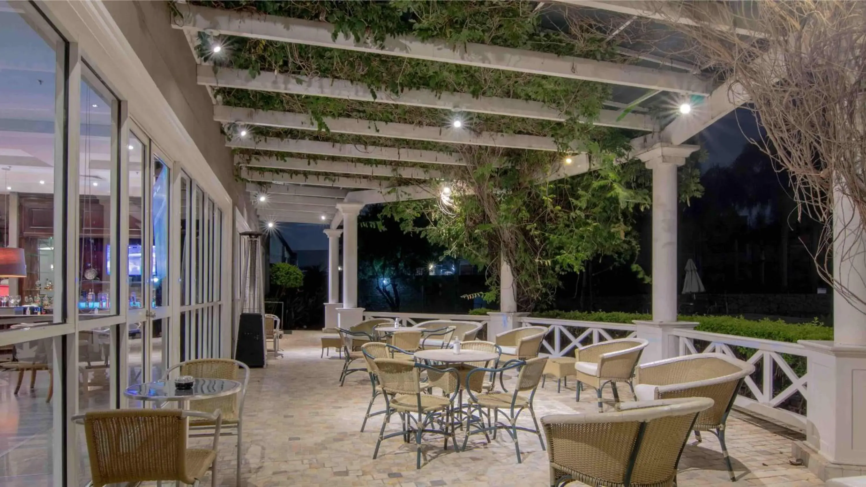 Lounge or bar in Hotel Deville Prime Porto Alegre Lounge or bar in Hotel Deville Prime Porto Alegre