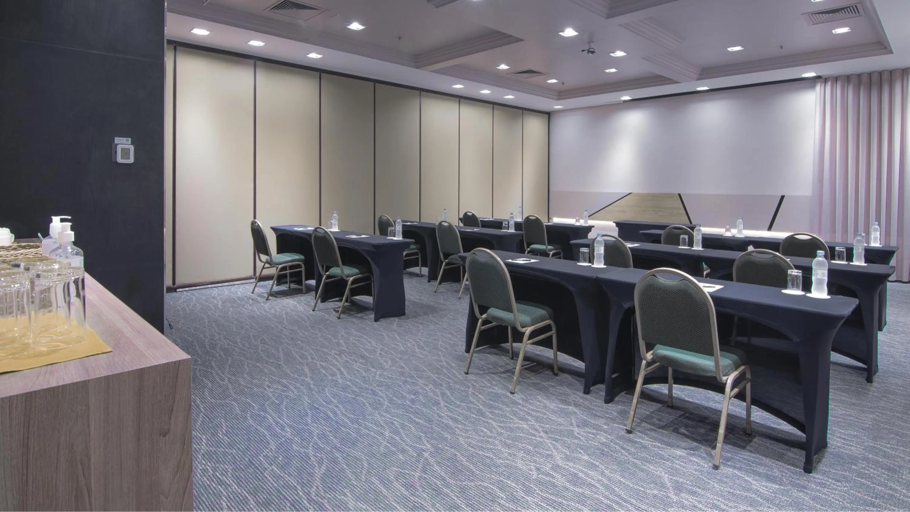 Meeting/conference room in Hotel Deville Prime Porto Alegre