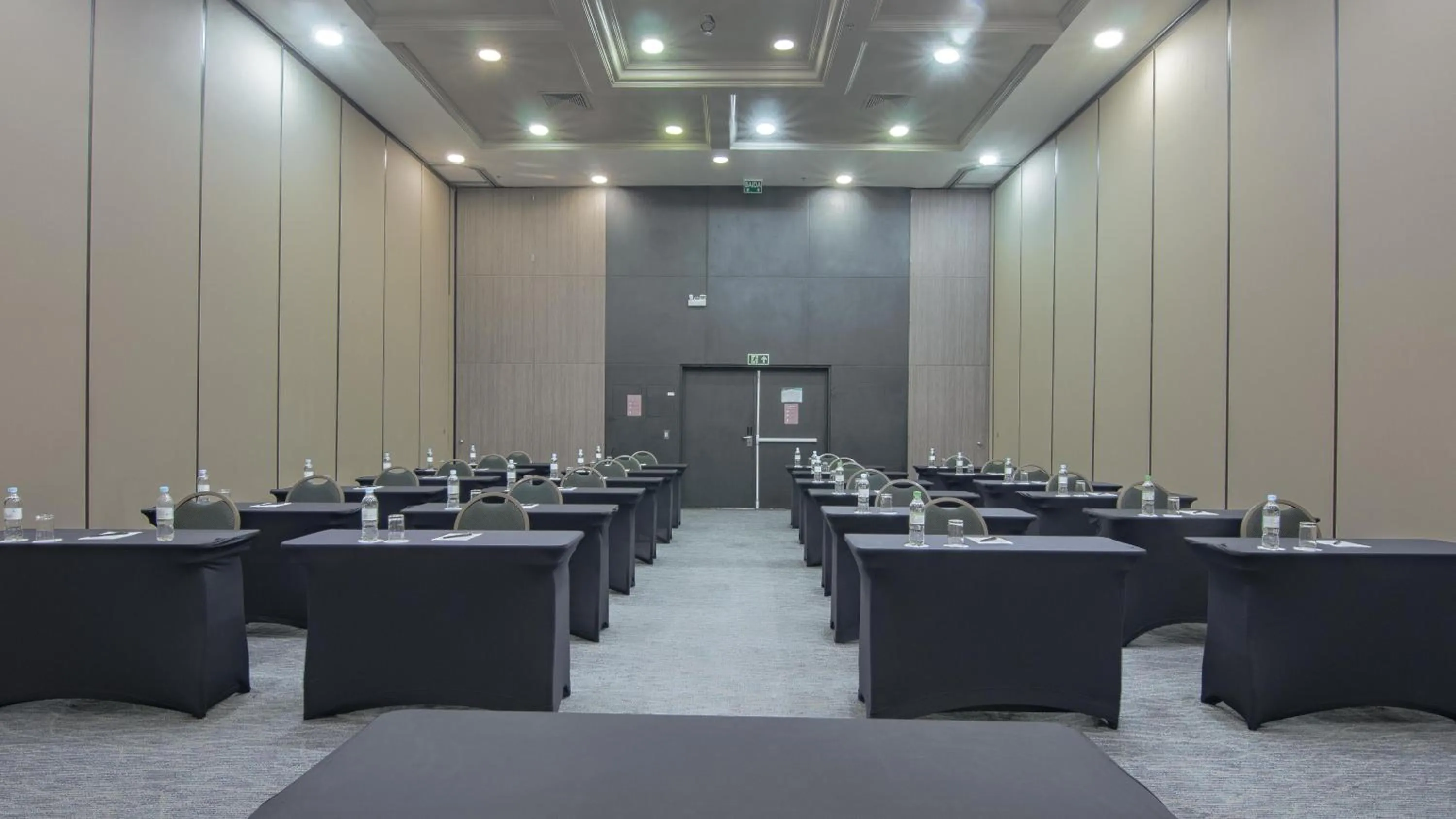 Meeting/conference room in Hotel Deville Prime Porto Alegre