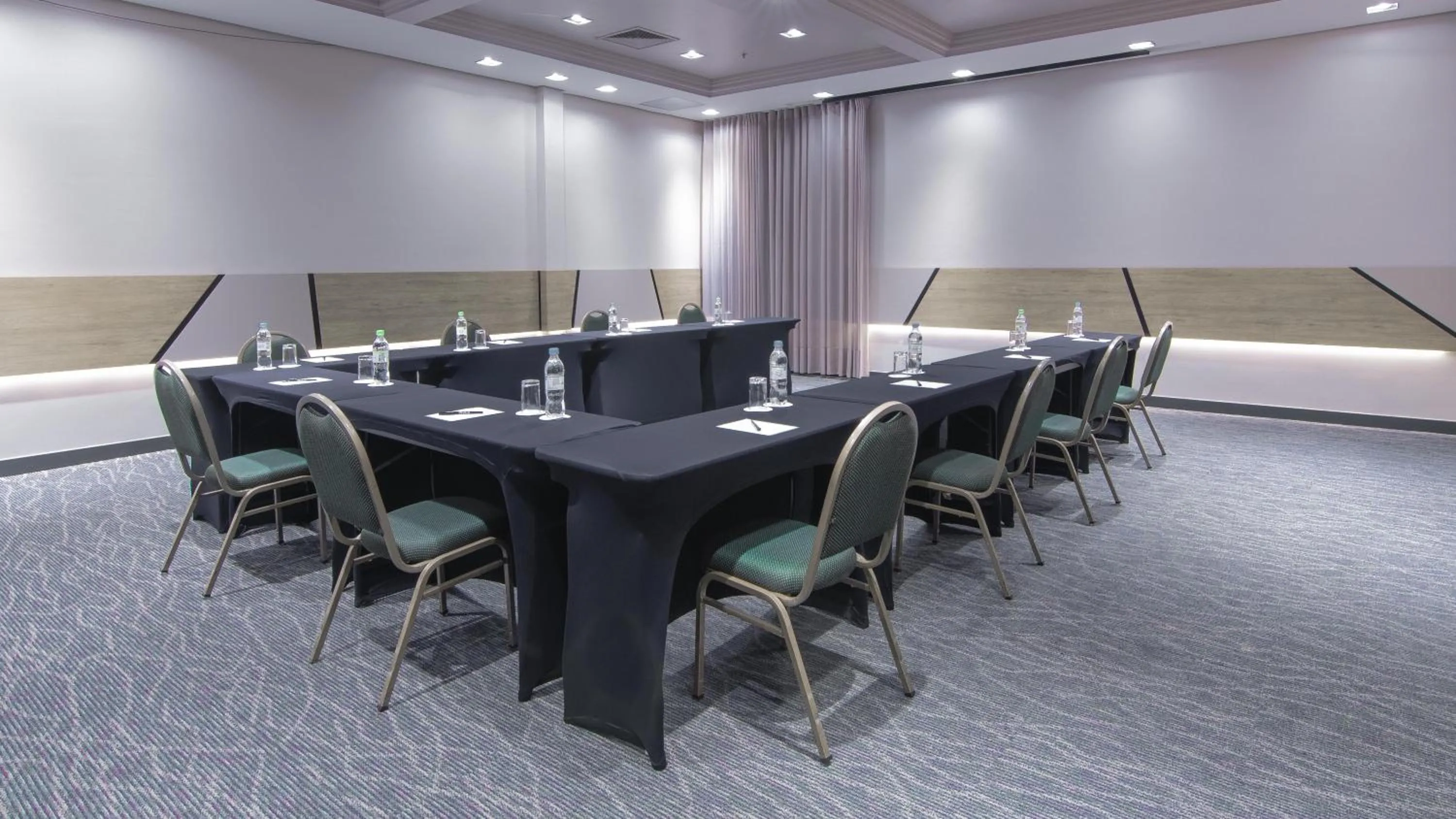Meeting/conference room in Hotel Deville Prime Porto Alegre