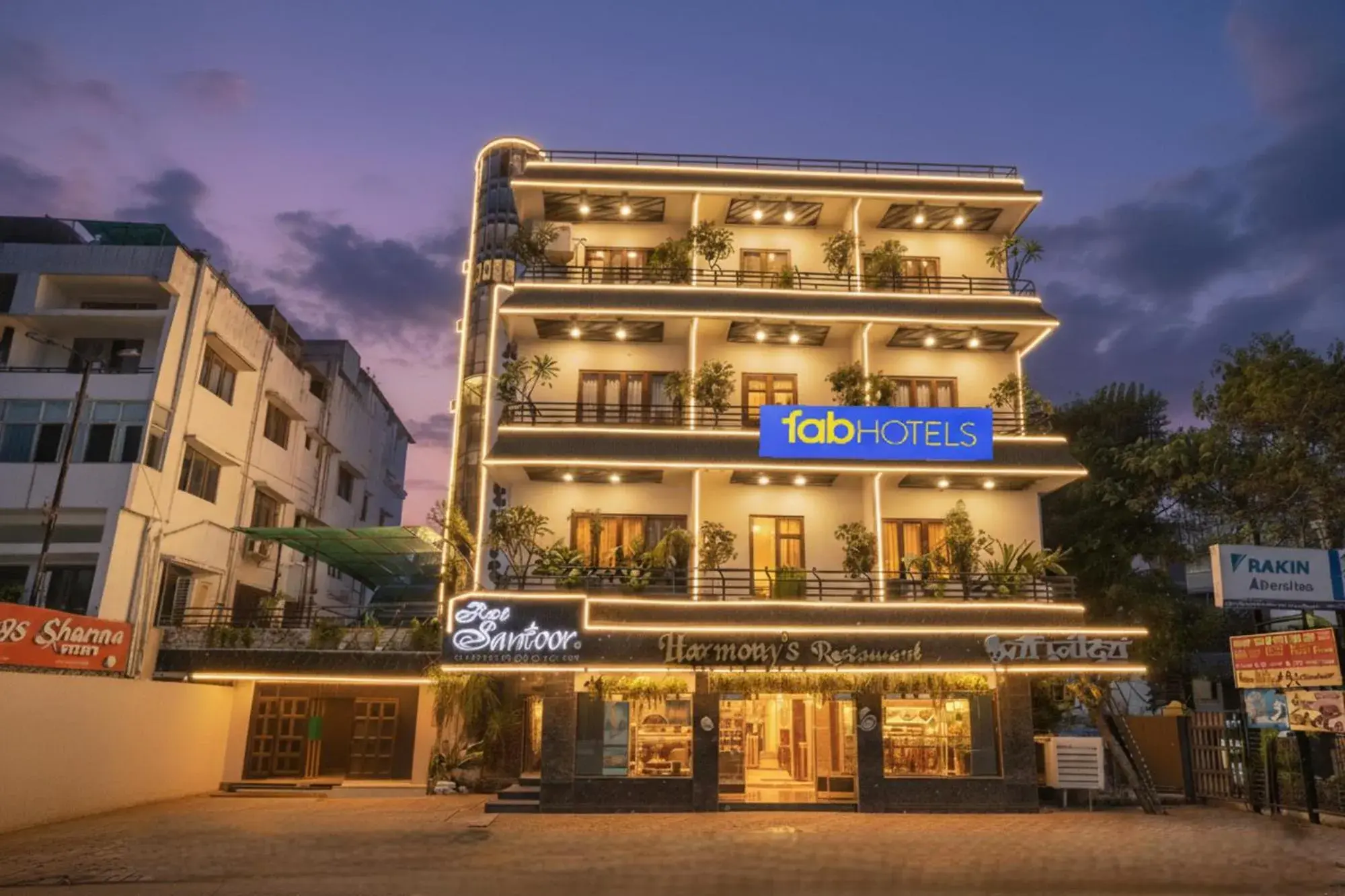 Property building in FabHotel Santoor Geeta Bhawan Square Property building in FabHotel Santoor Geeta Bhawan Square