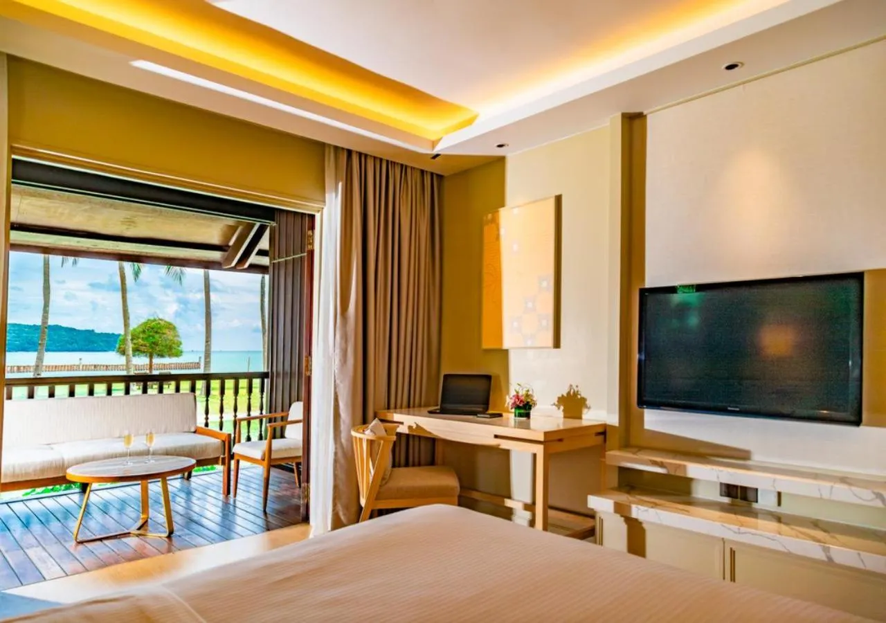 TV and multimedia, Bed in Pelangi Beach Resort & Spa, Langkawi
