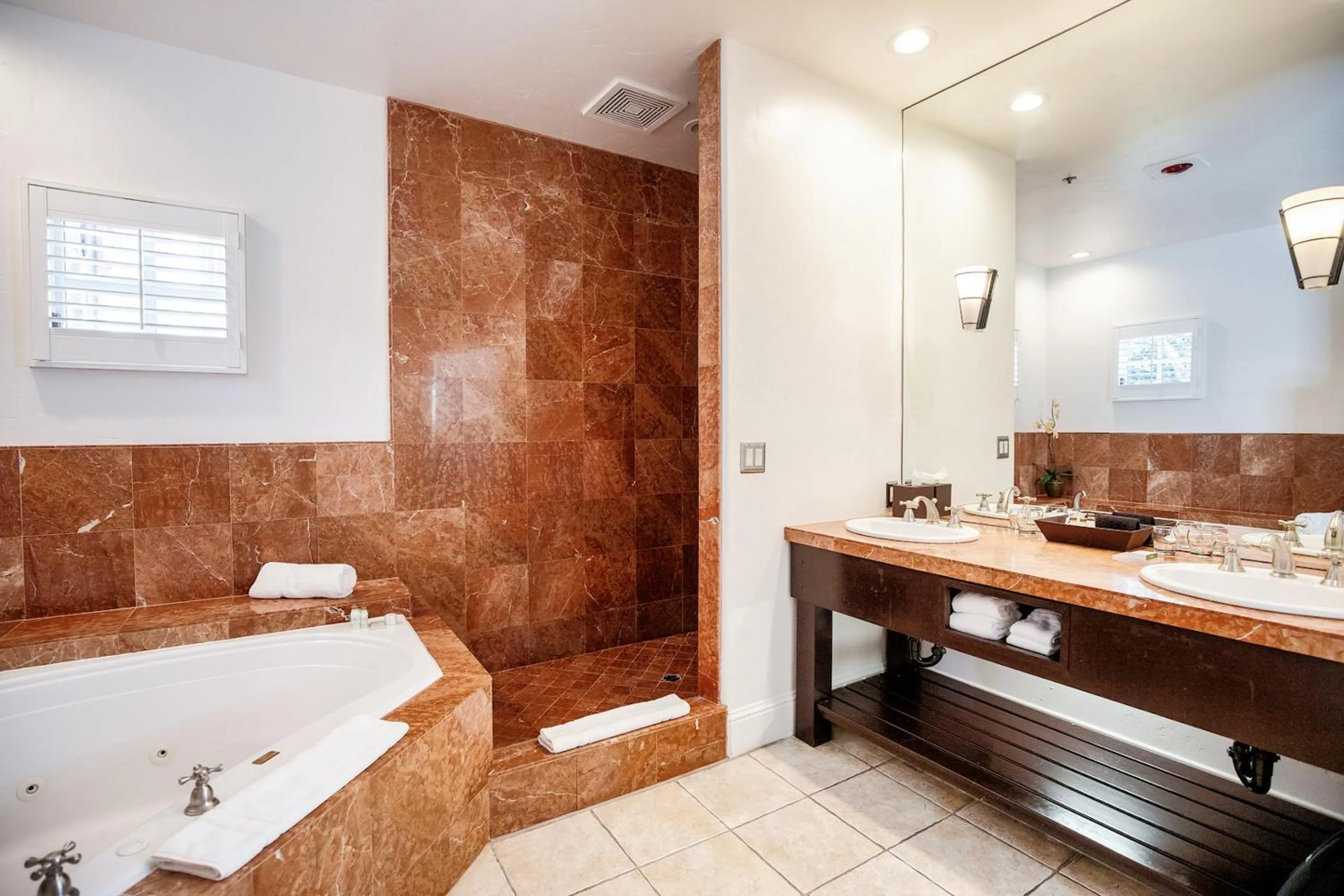 Shower in Appellation Lodi - Wine & Roses Resort and Spa