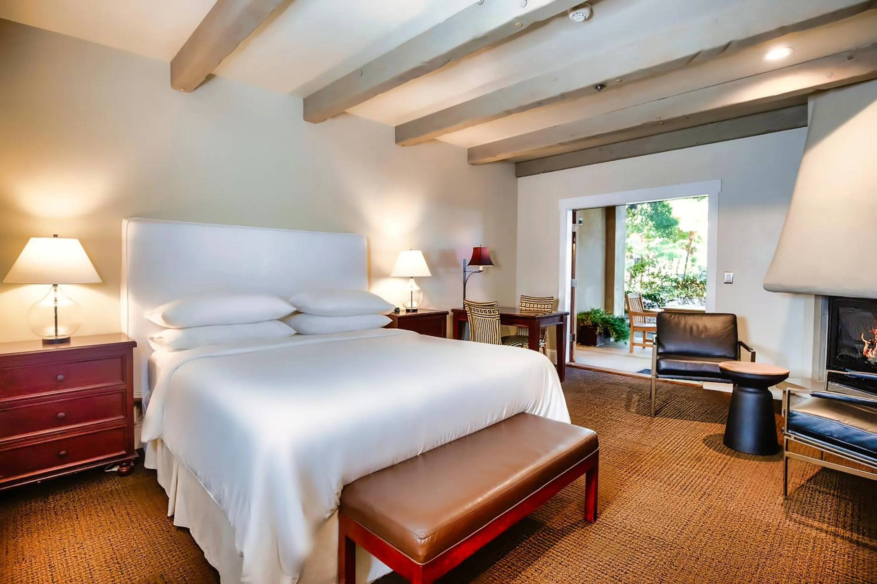 Photo of the whole room, Bed in Appellation Lodi - Wine & Roses Resort and Spa