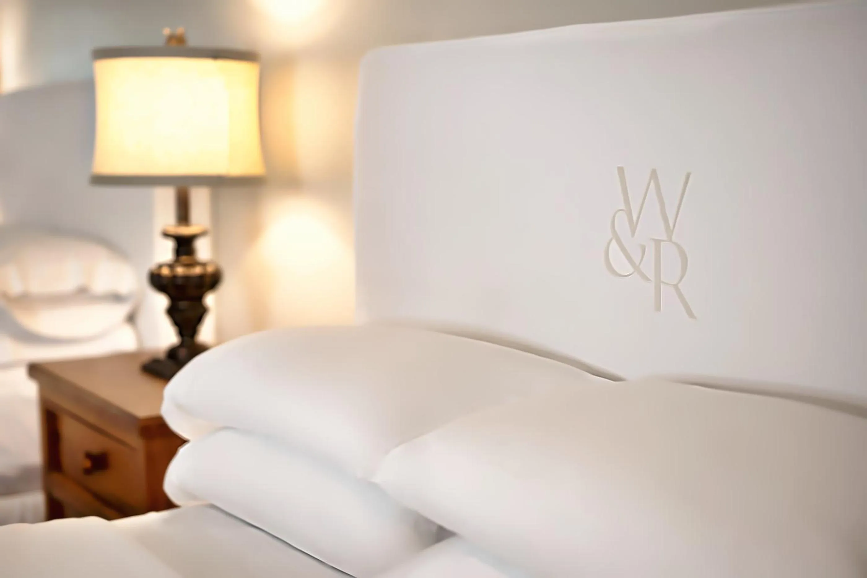 Bed in Appellation Lodi - Wine & Roses Resort and Spa