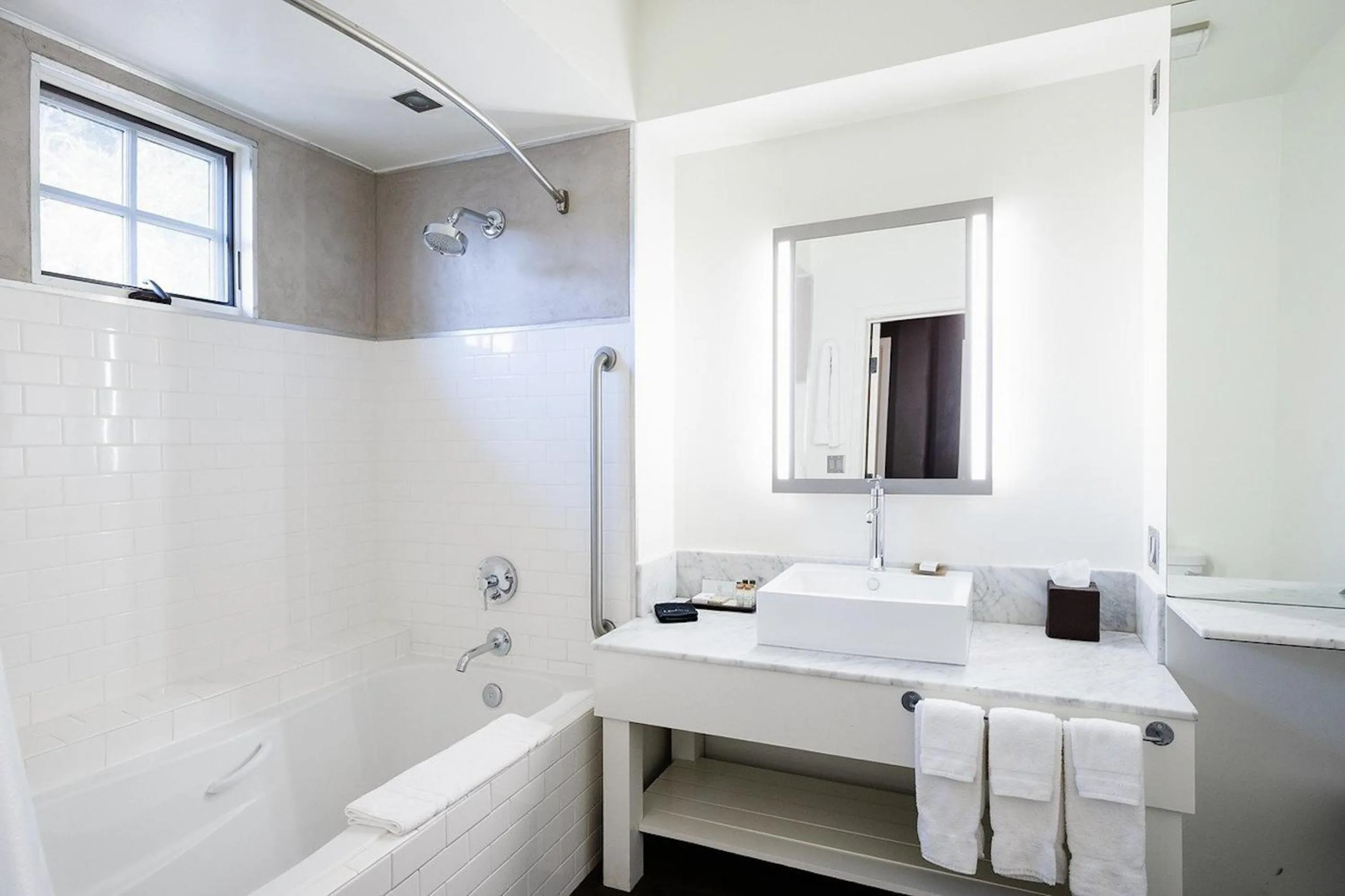 Bathroom in Appellation Lodi - Wine & Roses Resort and Spa