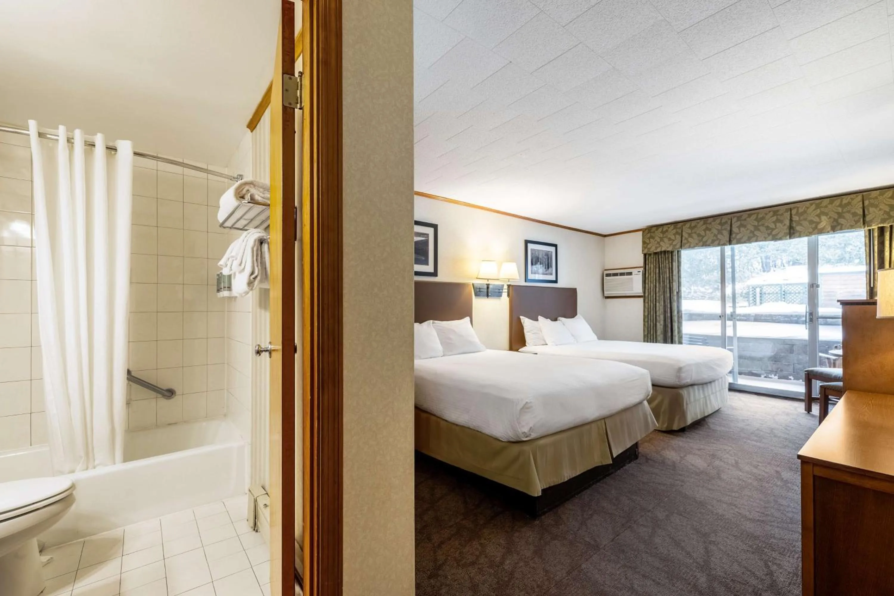 Bedroom, Bed in Best Western Adirondack Inn