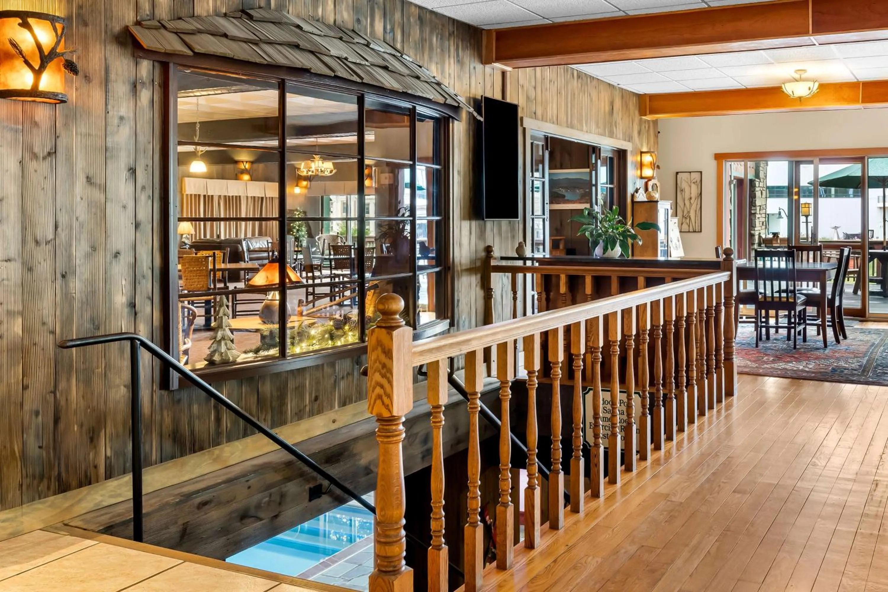 Lounge or bar in Best Western Adirondack Inn