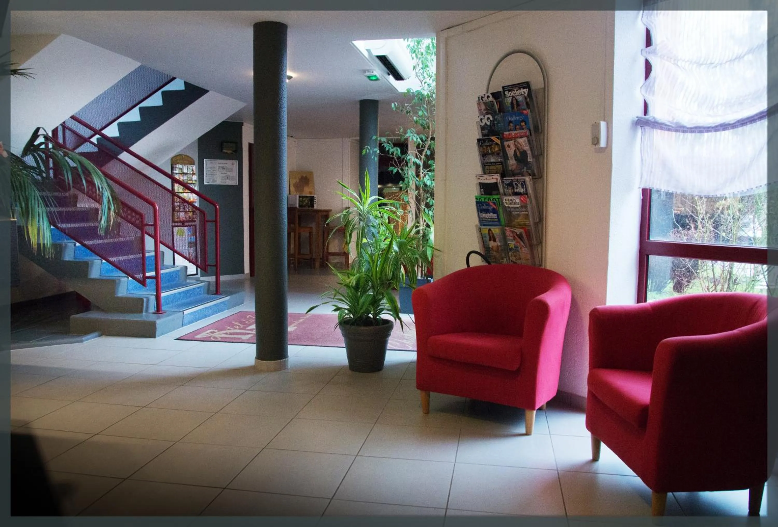 Lobby or reception in Hôtel du Parc Limoges & Restaurant "Le temps d'une pause"