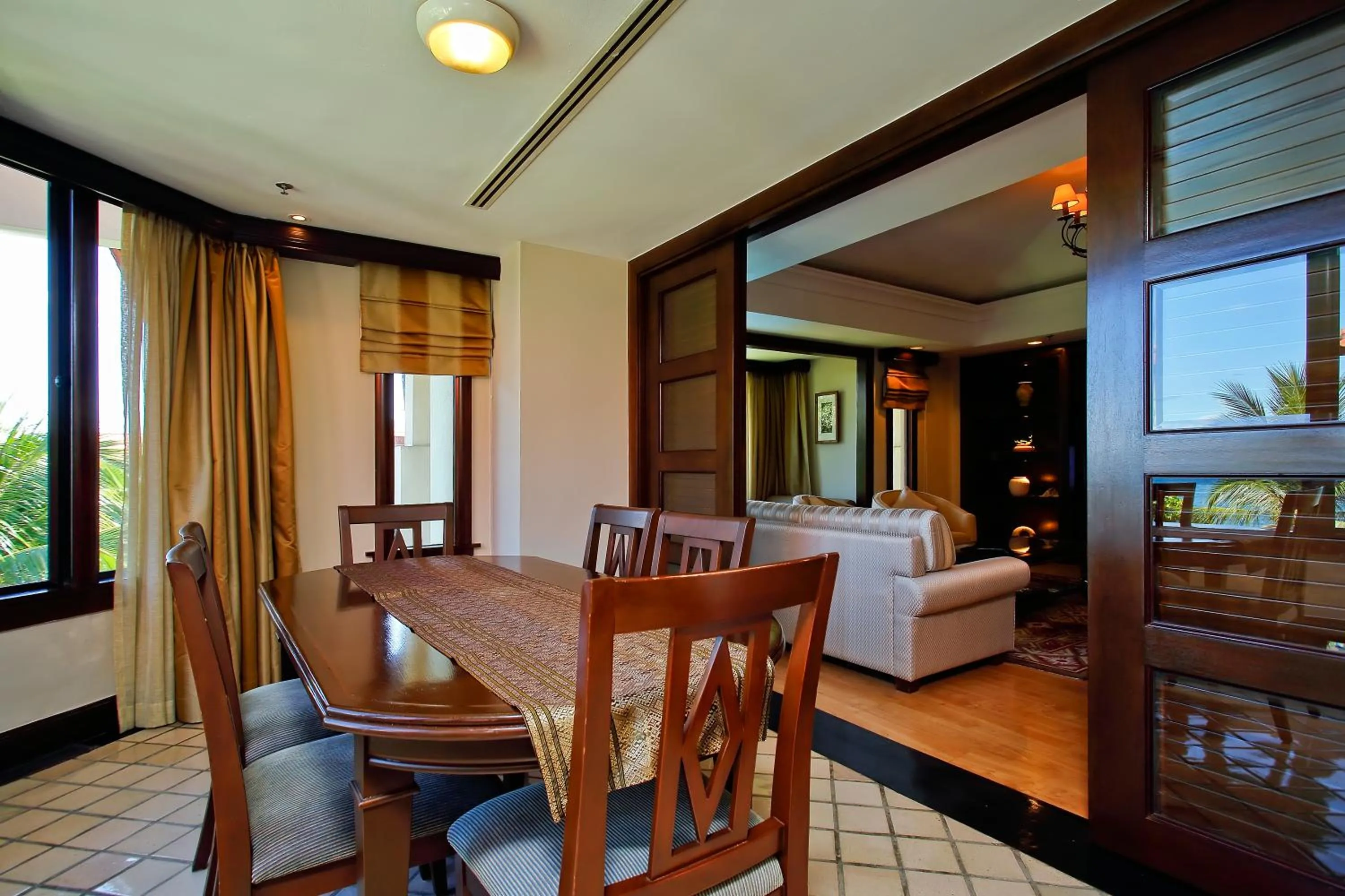 Dining area, Bed in The Magellan Sutera Resort