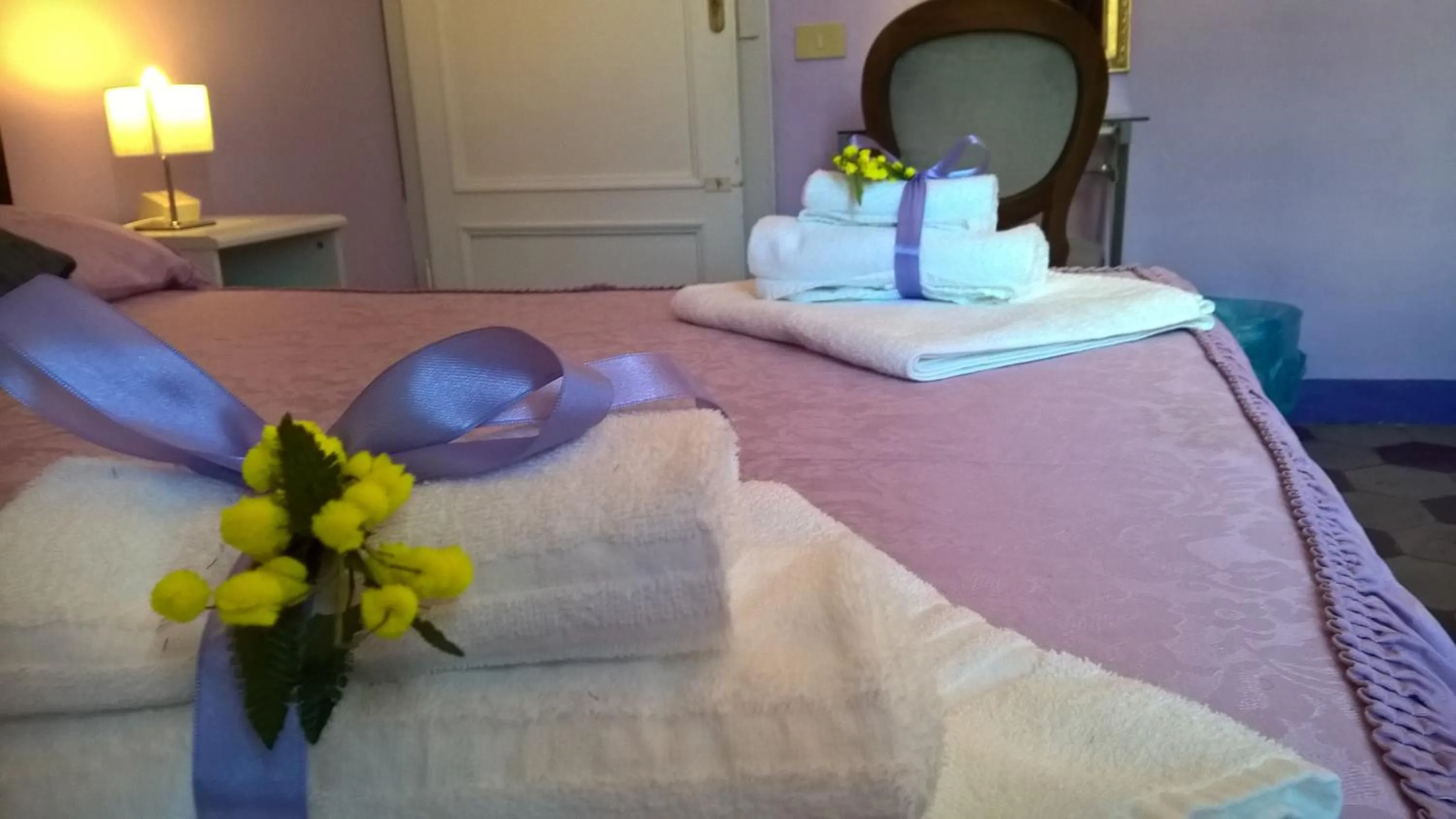 Decorative detail, Bed in B&B La Mimosa