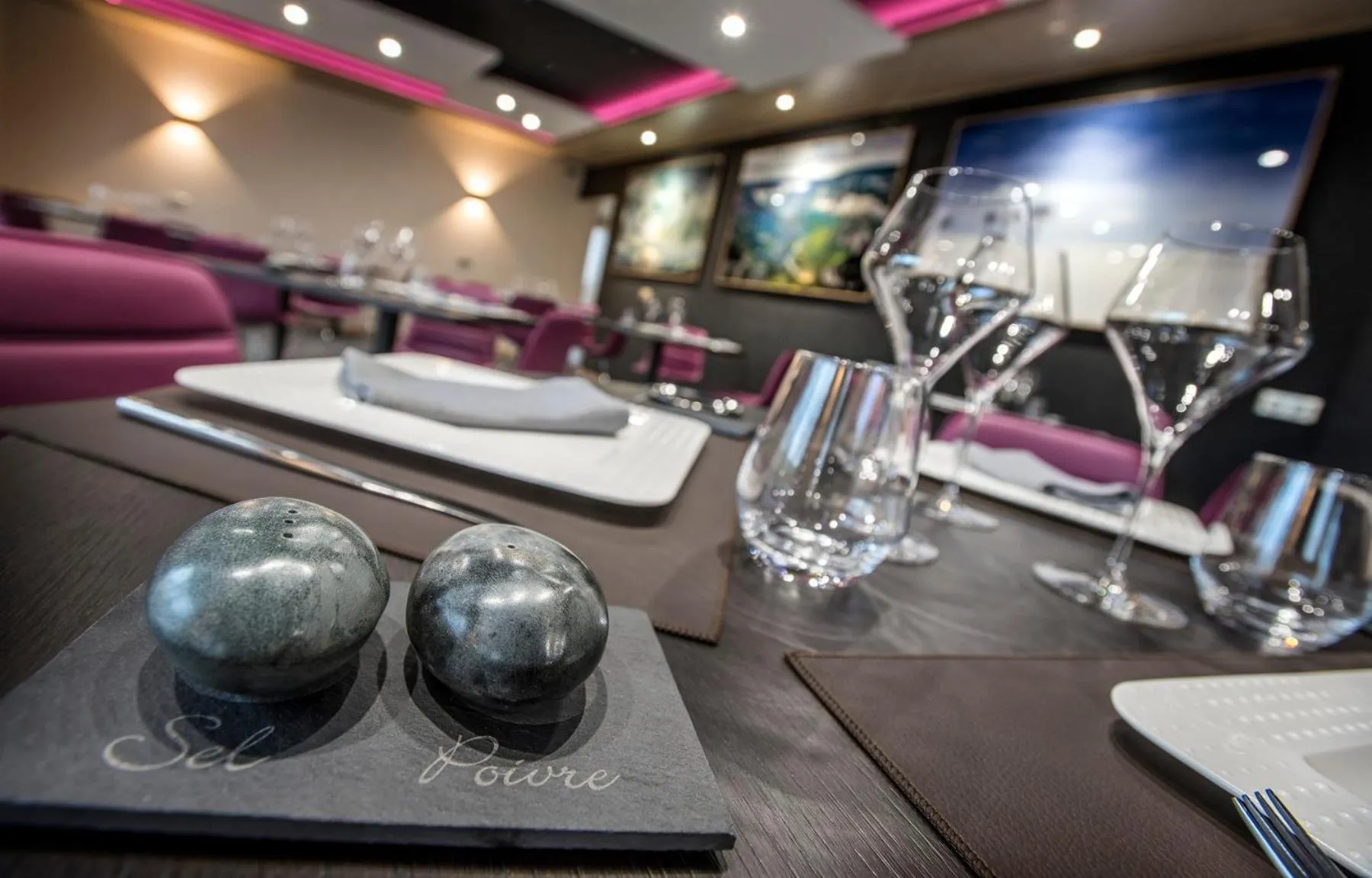 Restaurant/places to eat in Logis Hôtel Restaurant Les 2 Rives - A75, en bordure de rivière