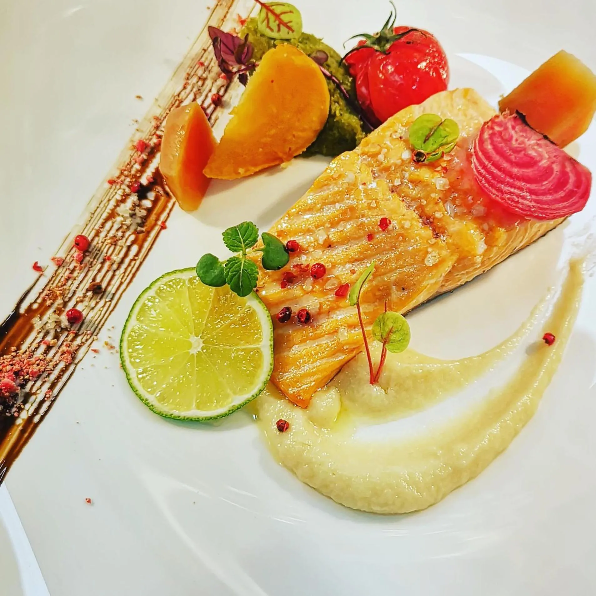 Restaurant/places to eat in Logis Hôtel Restaurant Les 2 Rives - A75, en bordure de rivière