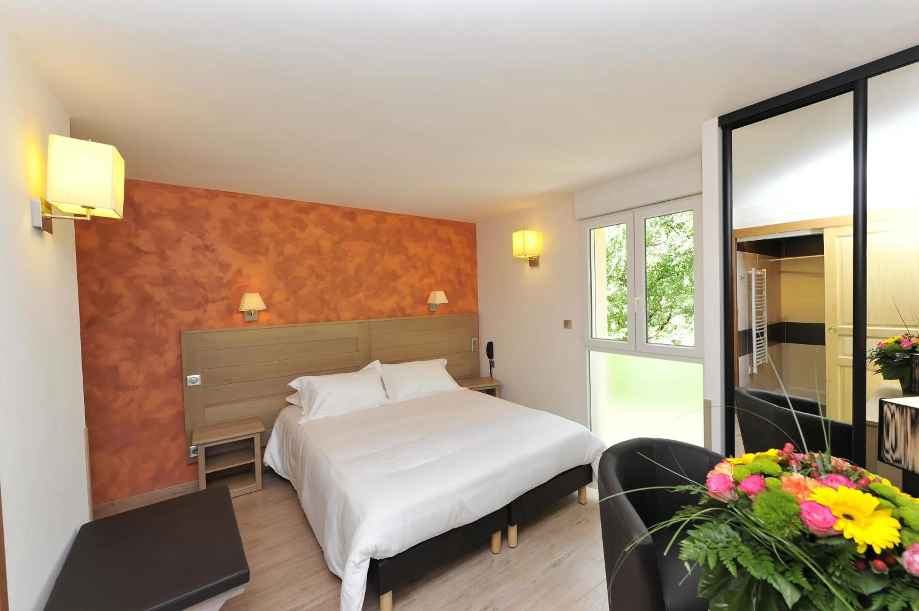 Bed in Logis Hôtel Restaurant Les 2 Rives - A75, en bordure de rivière