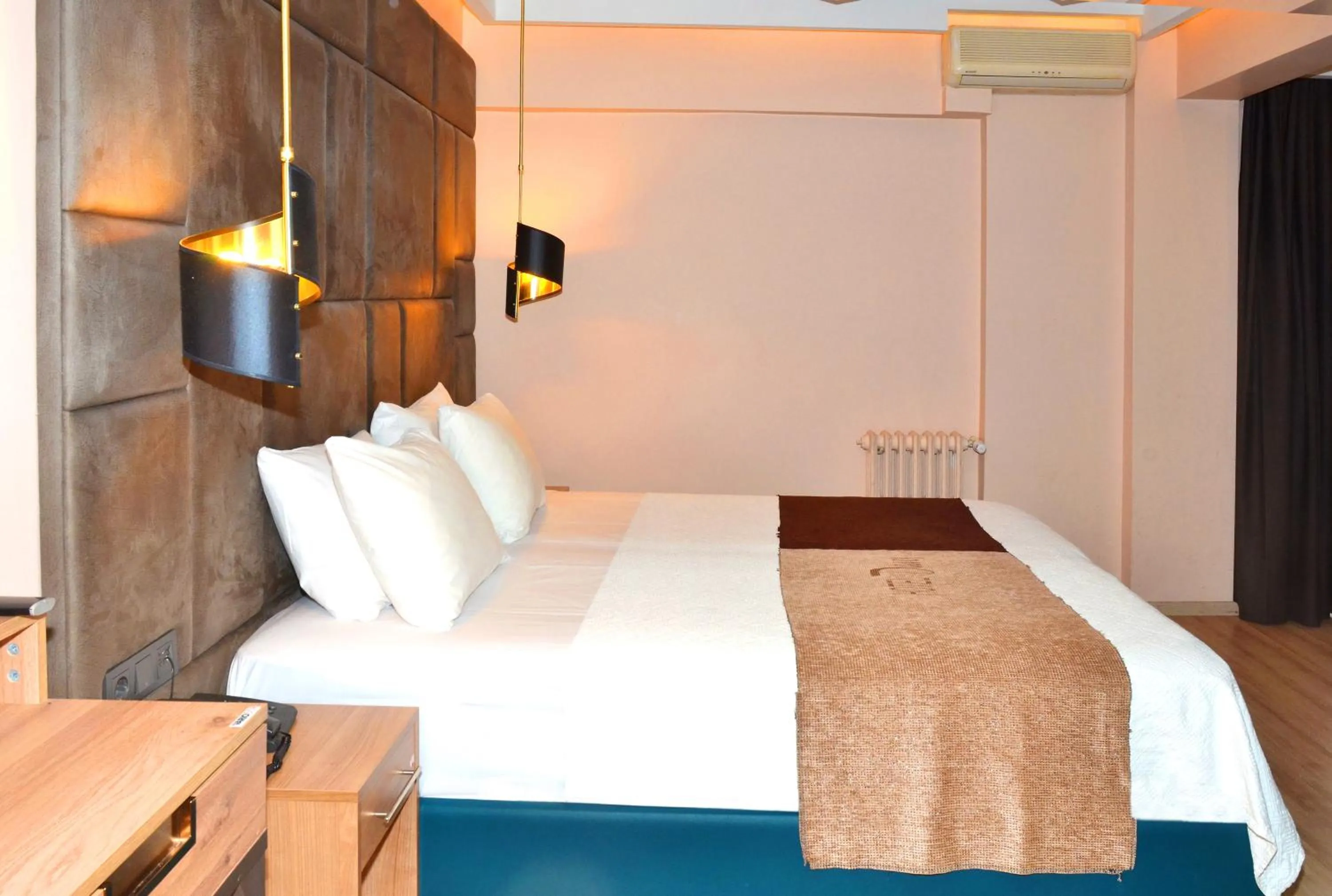 Bed in Hotel Davos Istanbul