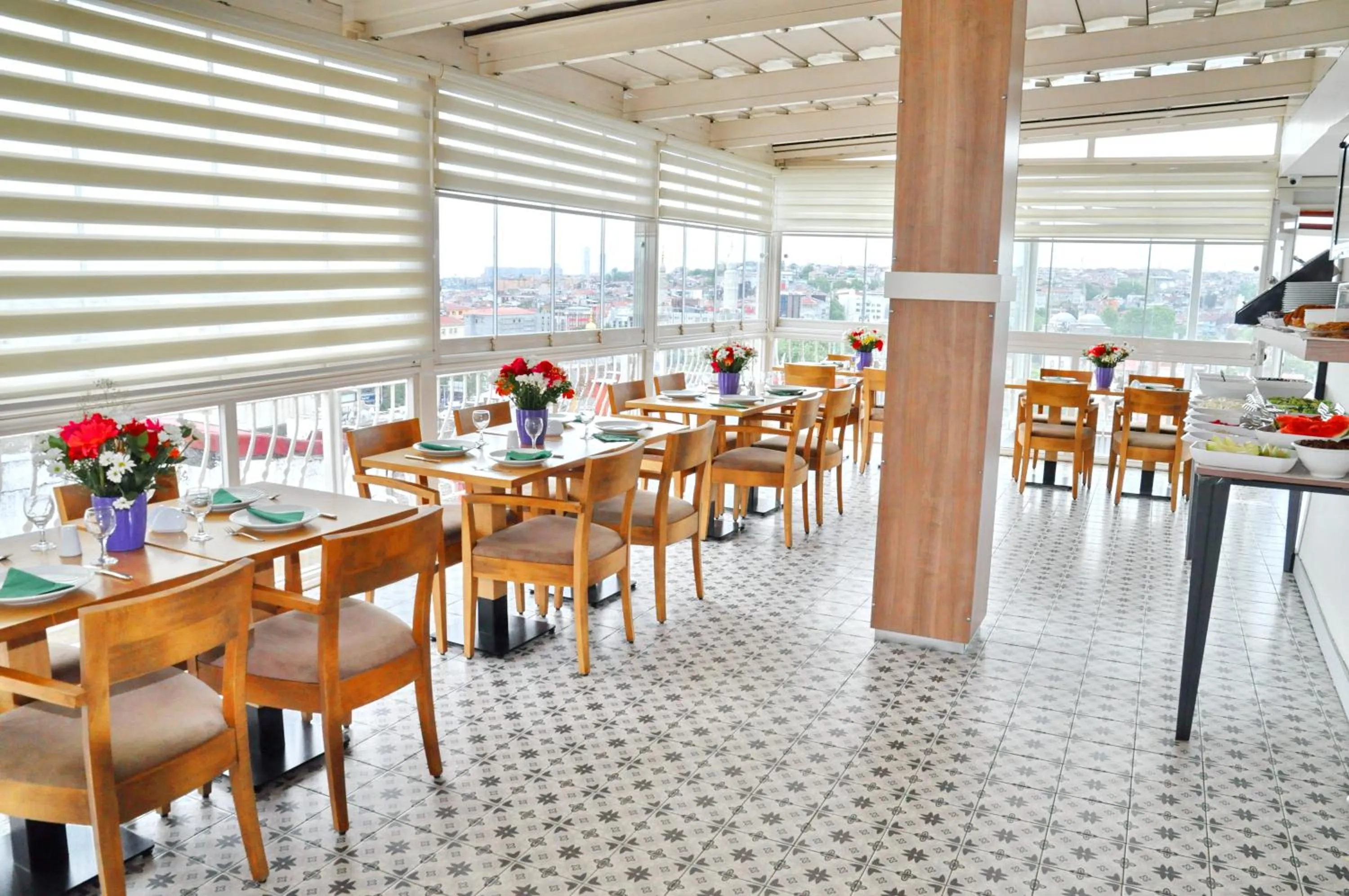 Restaurant/places to eat in Hotel Davos Istanbul