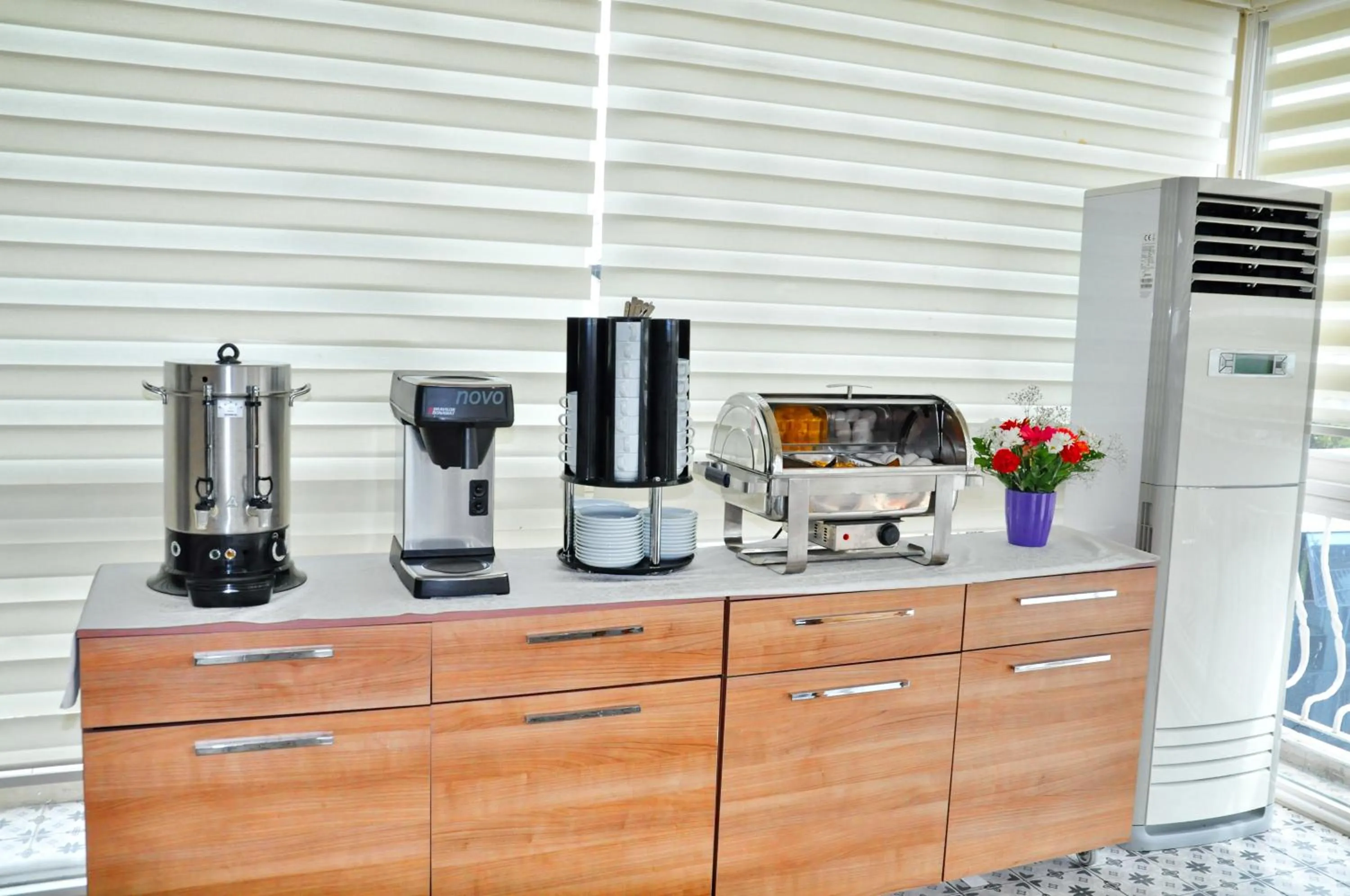 Coffee/tea facilities in Hotel Davos Istanbul