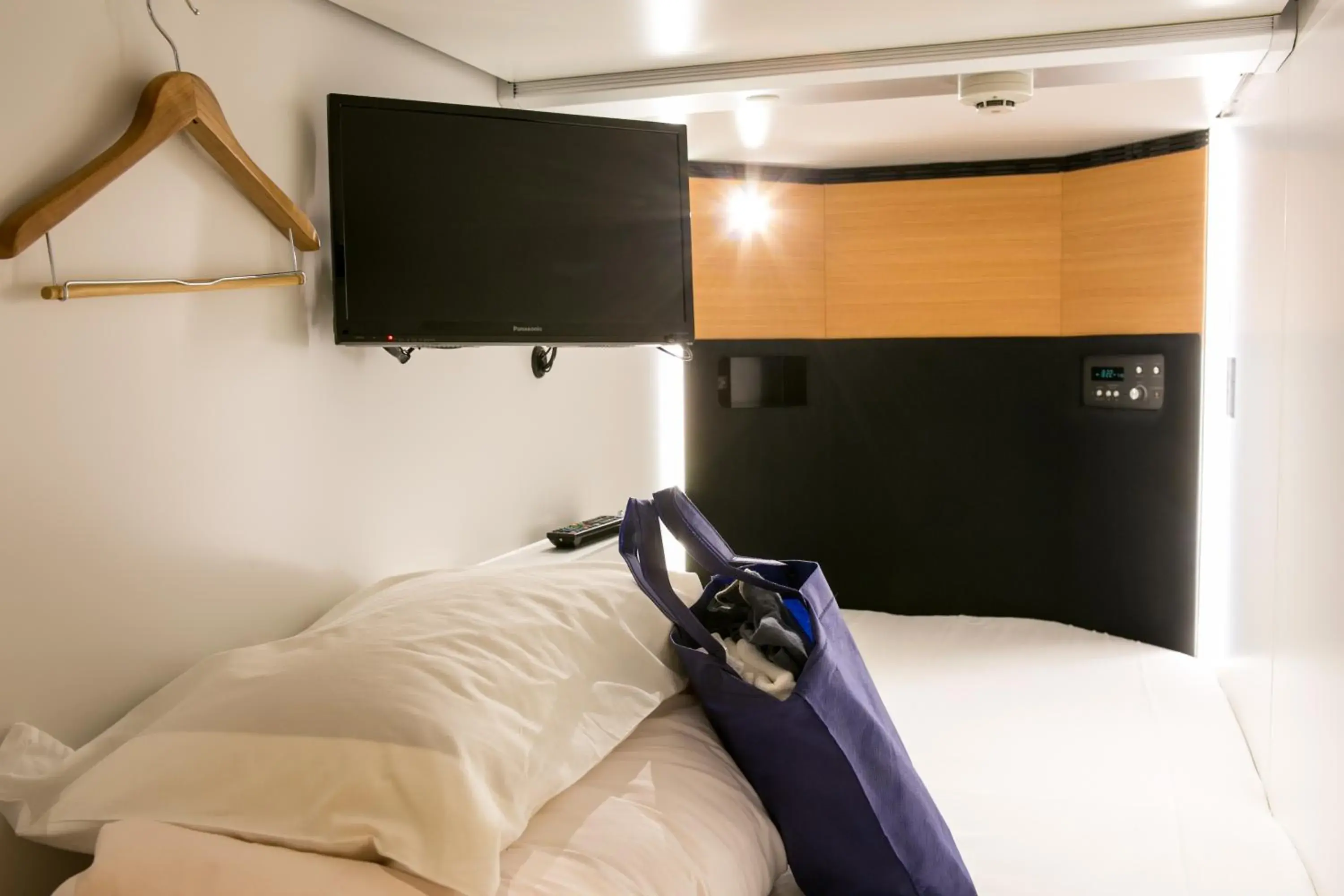 Bedroom, Bed in Kanazawa Capsule Hotel Musashimachi Bedroom, Bed in Kanazawa Capsule Hotel Musashimachi