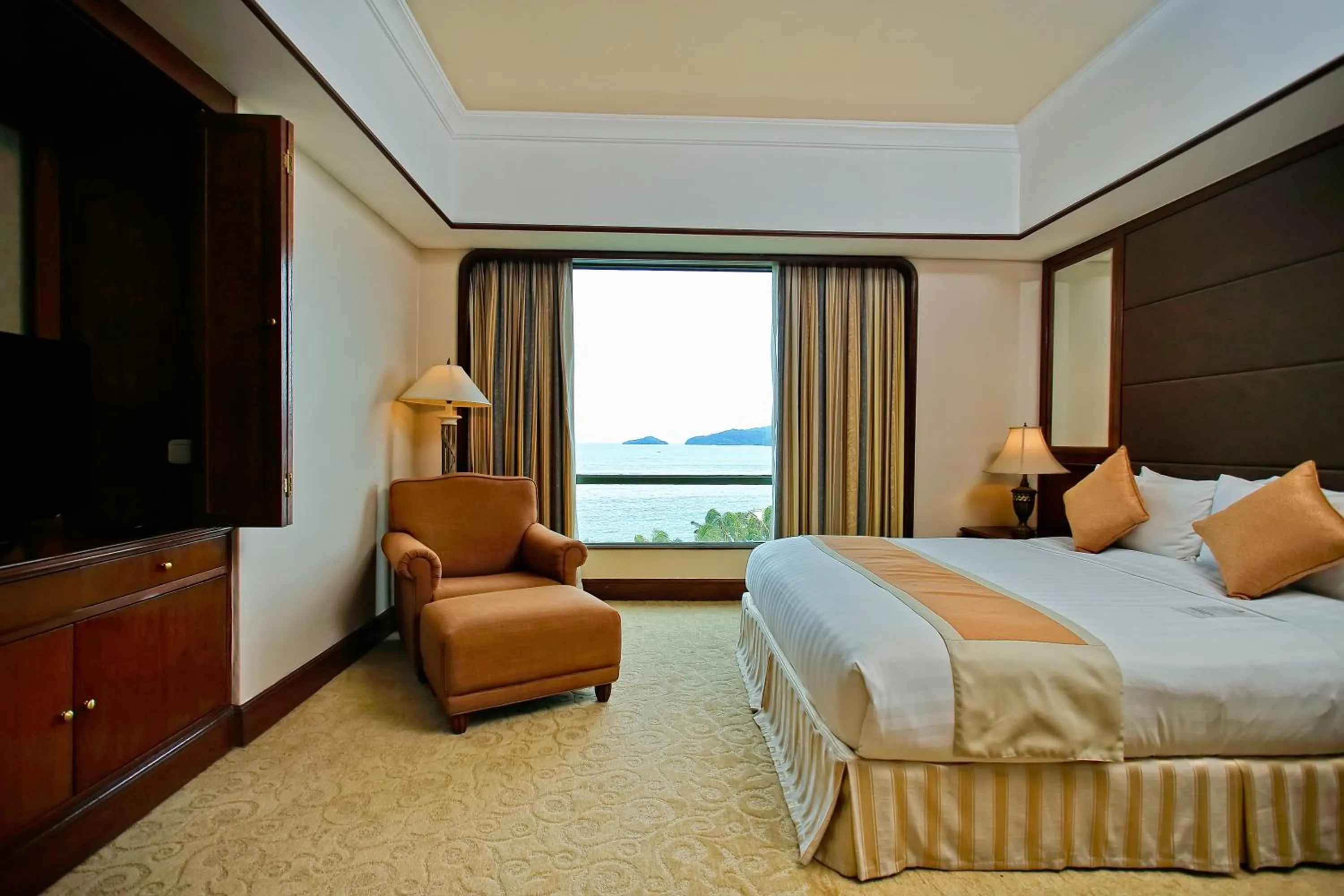 Bedroom, Bed in The Pacific Sutera Hotel