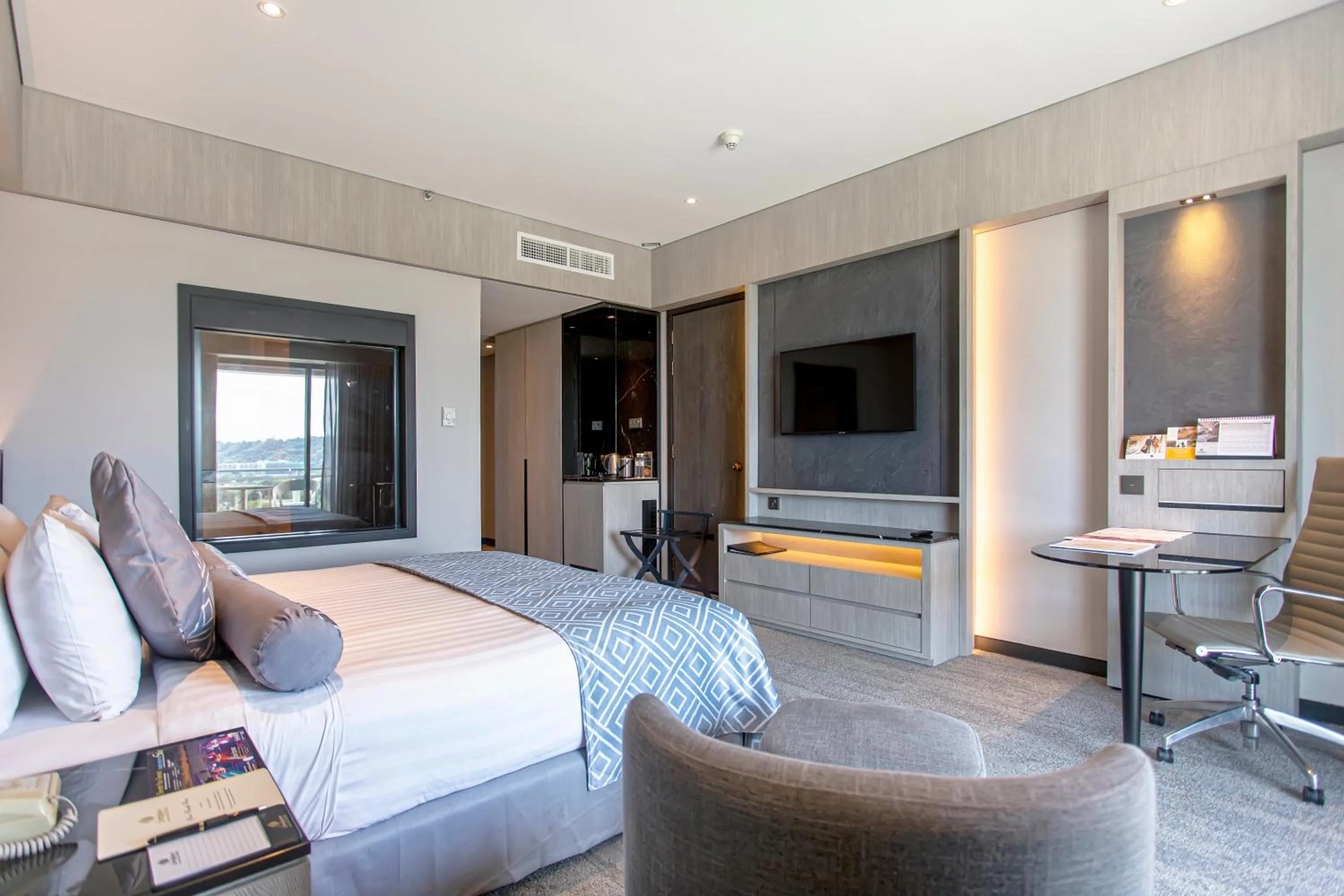 Bedroom, Bed in The Pacific Sutera Hotel