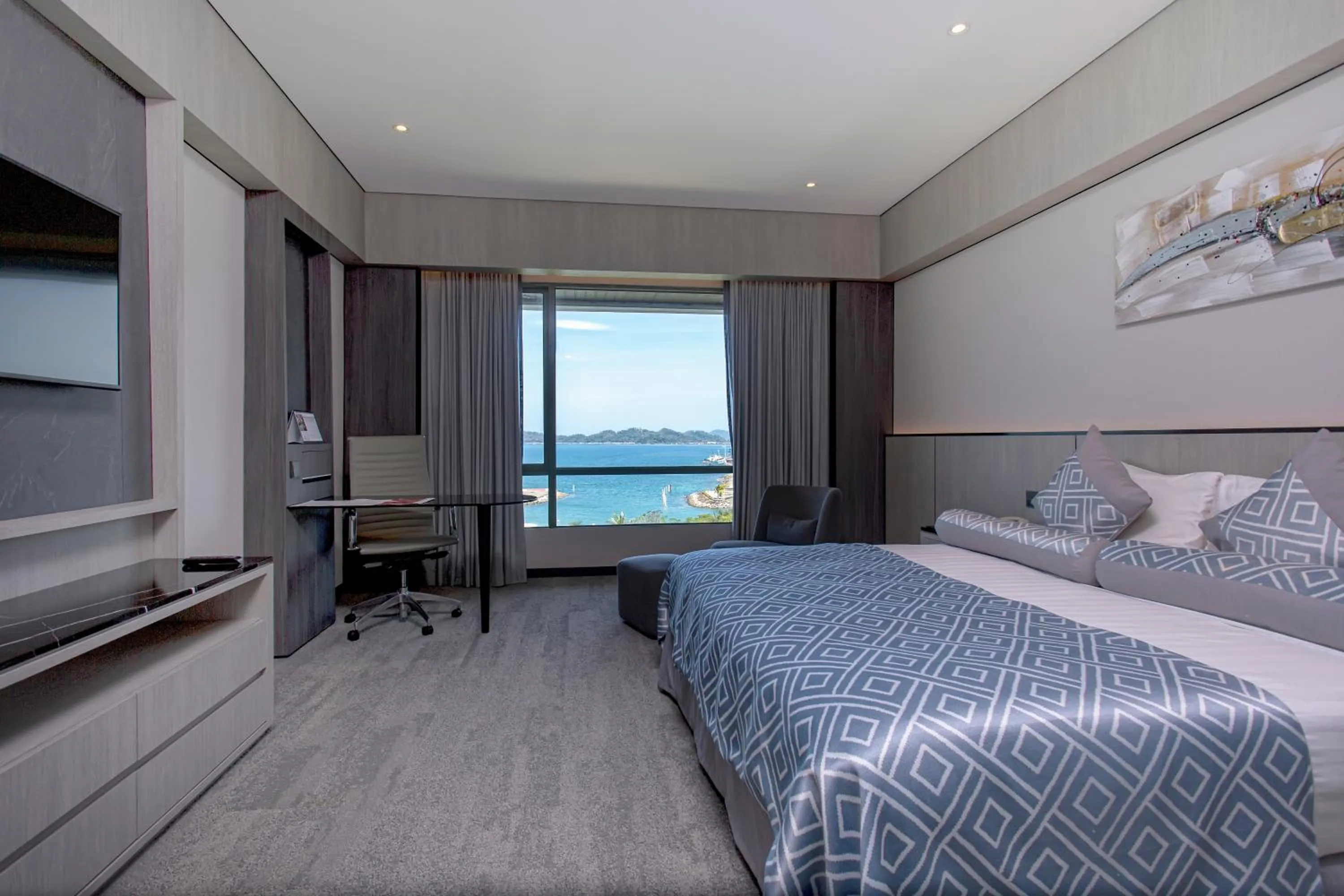 Bedroom, Bed in The Pacific Sutera Hotel