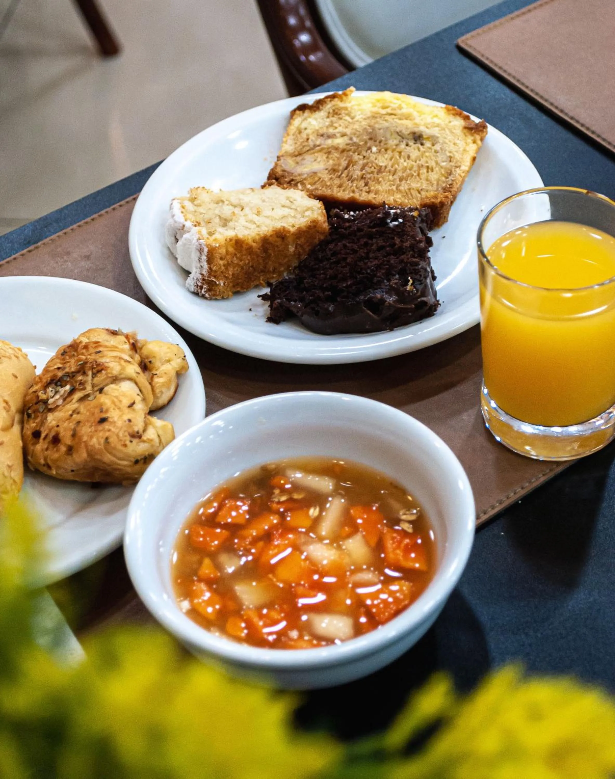 Breakfast in Master Porto Alegre Hotel - Av Carlos Gomes, Próximo ao Consulado Americano