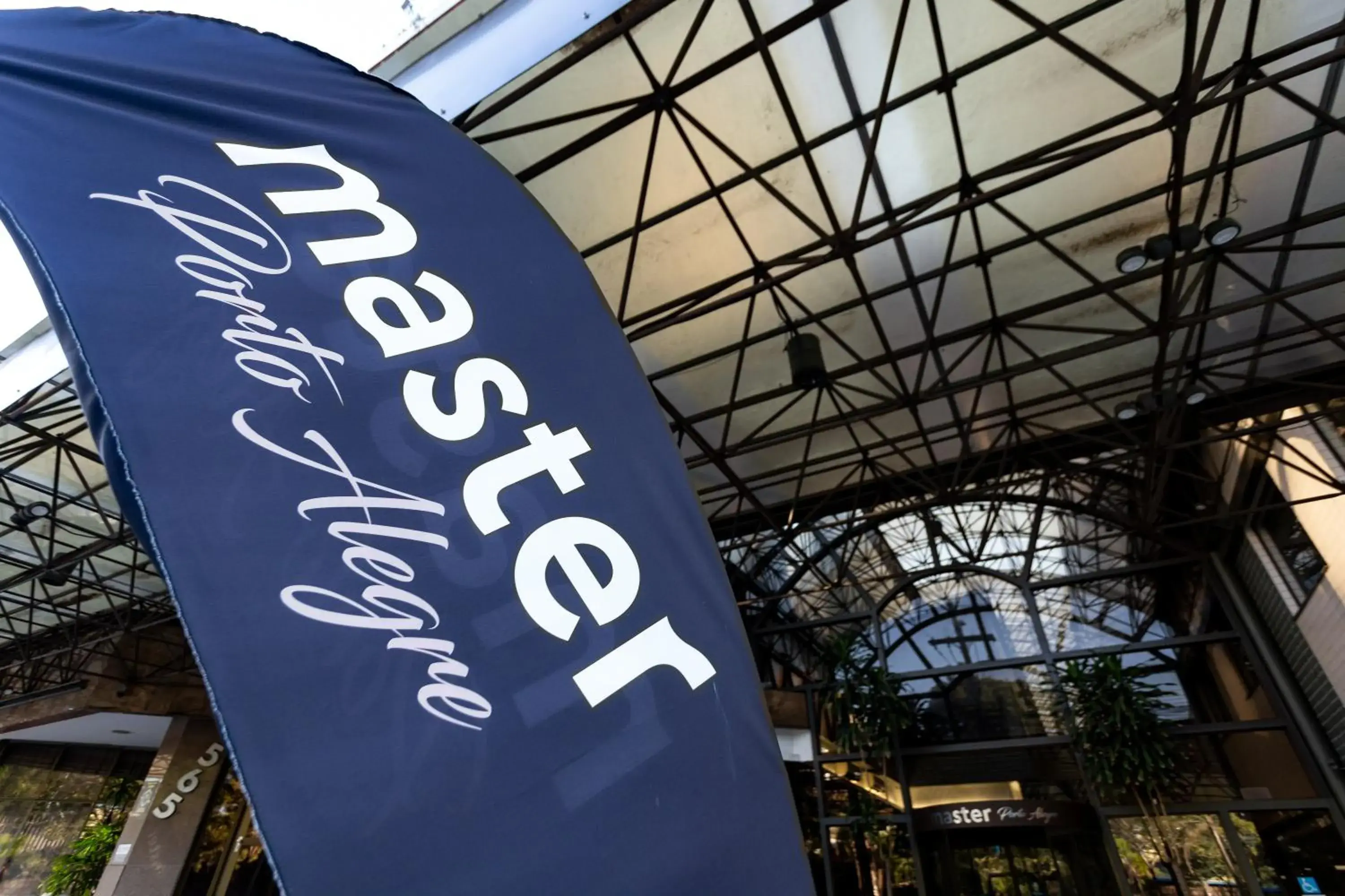 Facade/entrance in Master Porto Alegre Hotel - Av Carlos Gomes, Próximo ao Consulado Americano Facade/entrance in Master Porto Alegre Hotel - Av Carlos Gomes, Próximo ao Consulado Americano