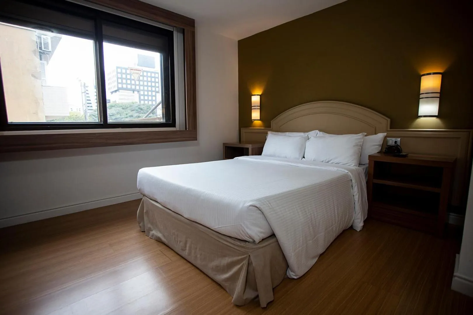 Bed in Master Porto Alegre Hotel - Av Carlos Gomes, Próximo ao Consulado Americano